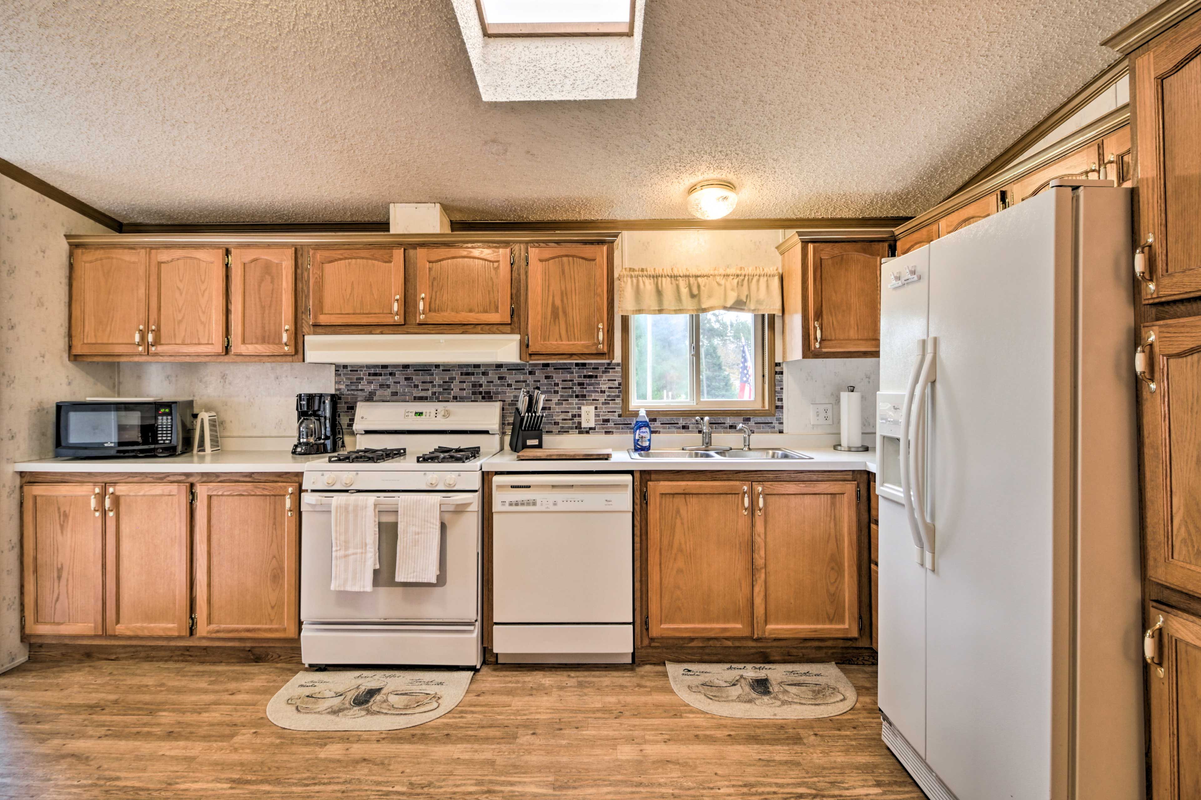 Kitchen | Basic Cooking Supplies Provided | Crock-Pot