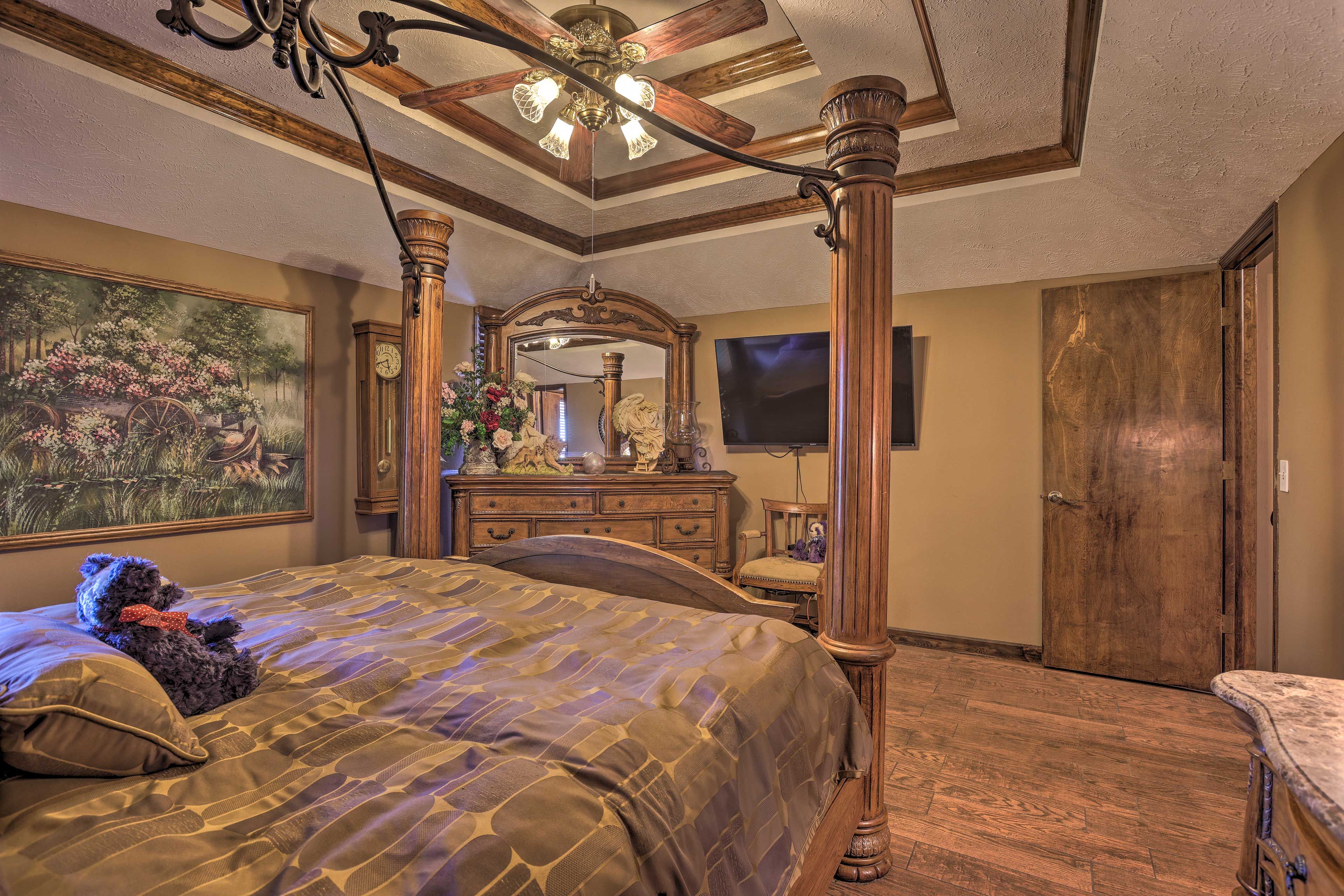 Bedroom 1 | Linens Provided | Smart TV