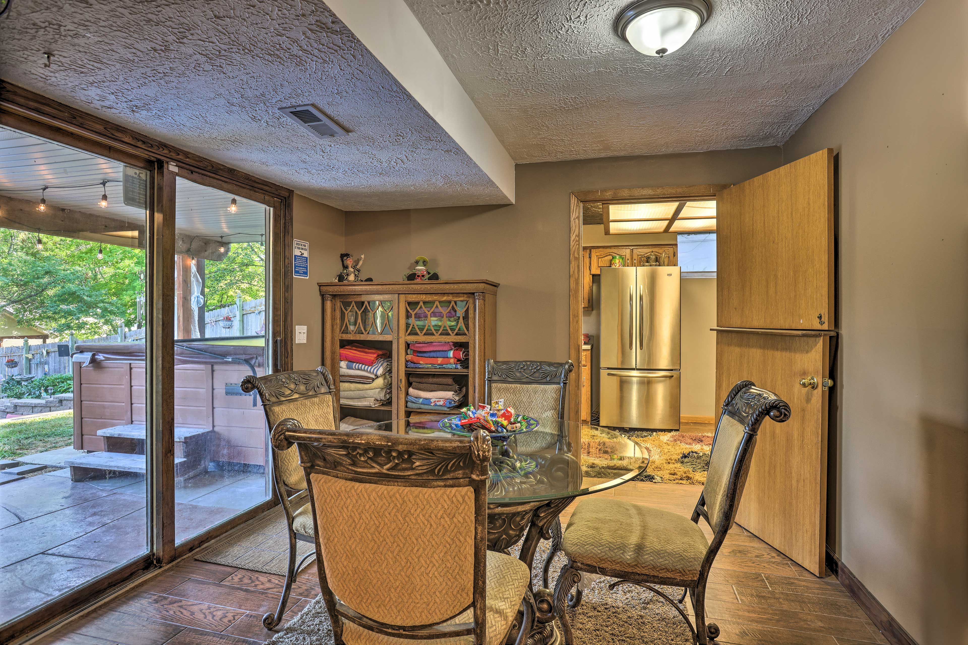 Dining Area | Dishware & Flatware Provided