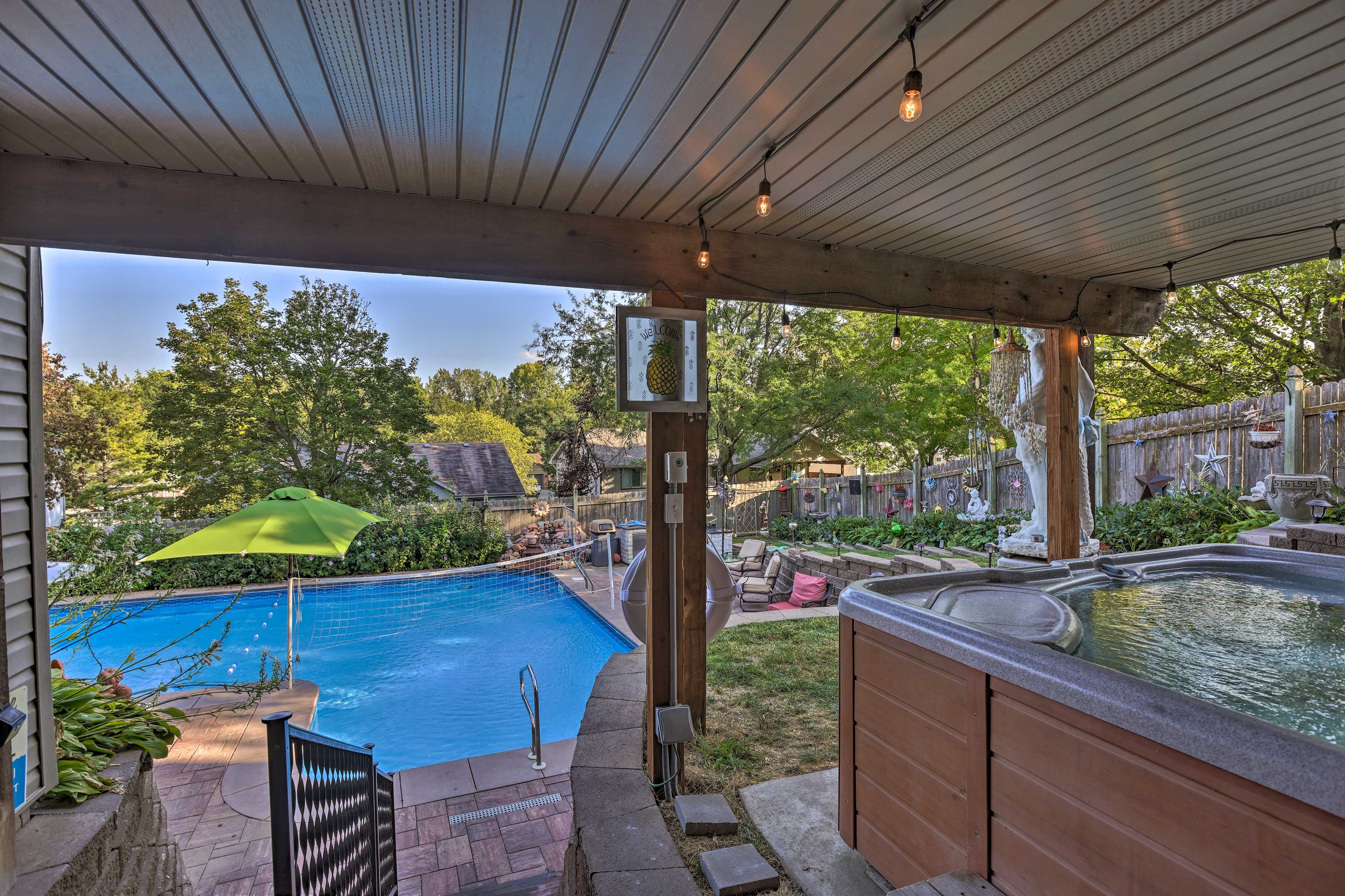 Shared Exterior Space | Volleyball Net & Basketball Net Not Available