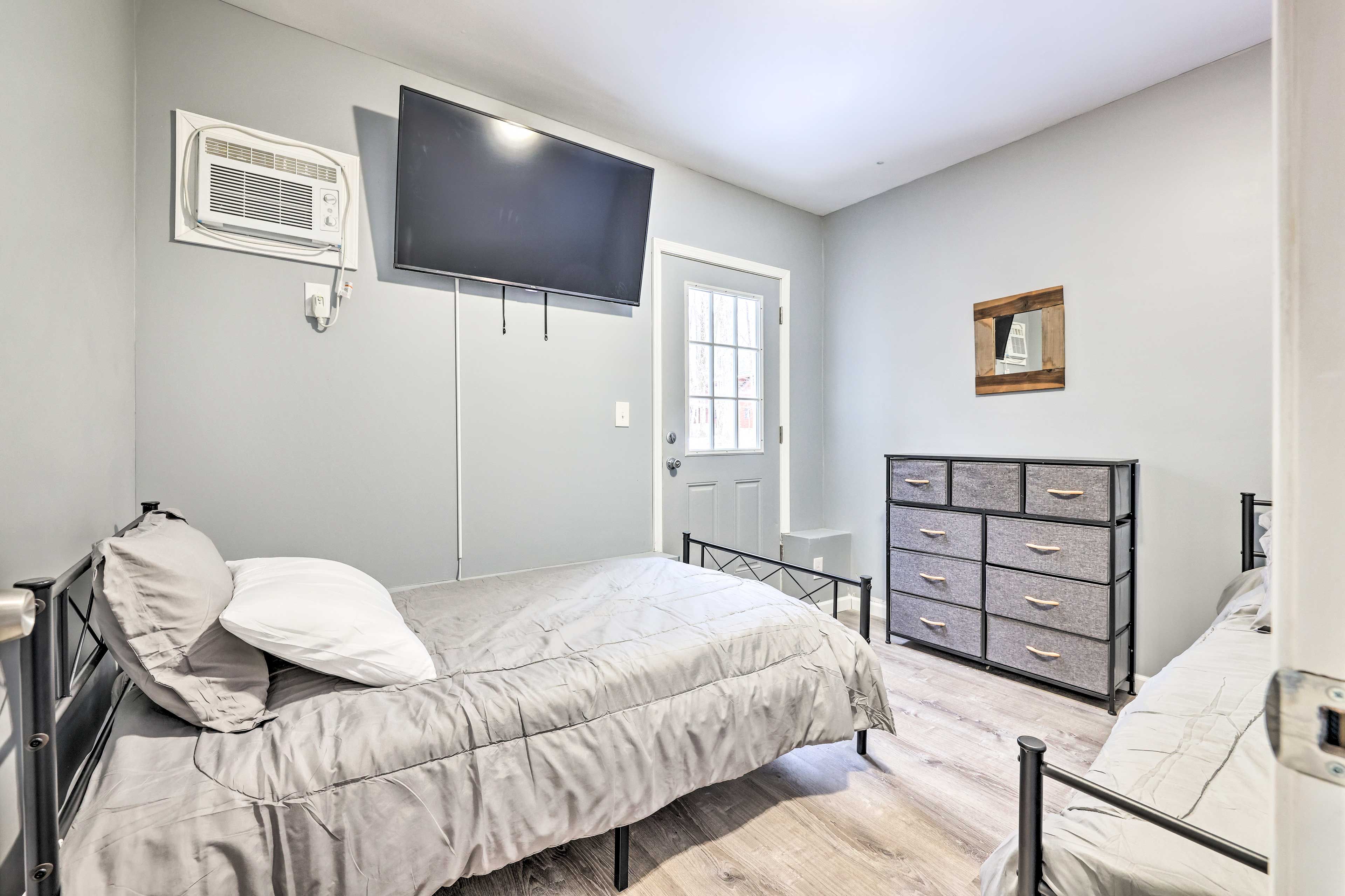 Bedroom 5 | Full Bed, Twin Bed
