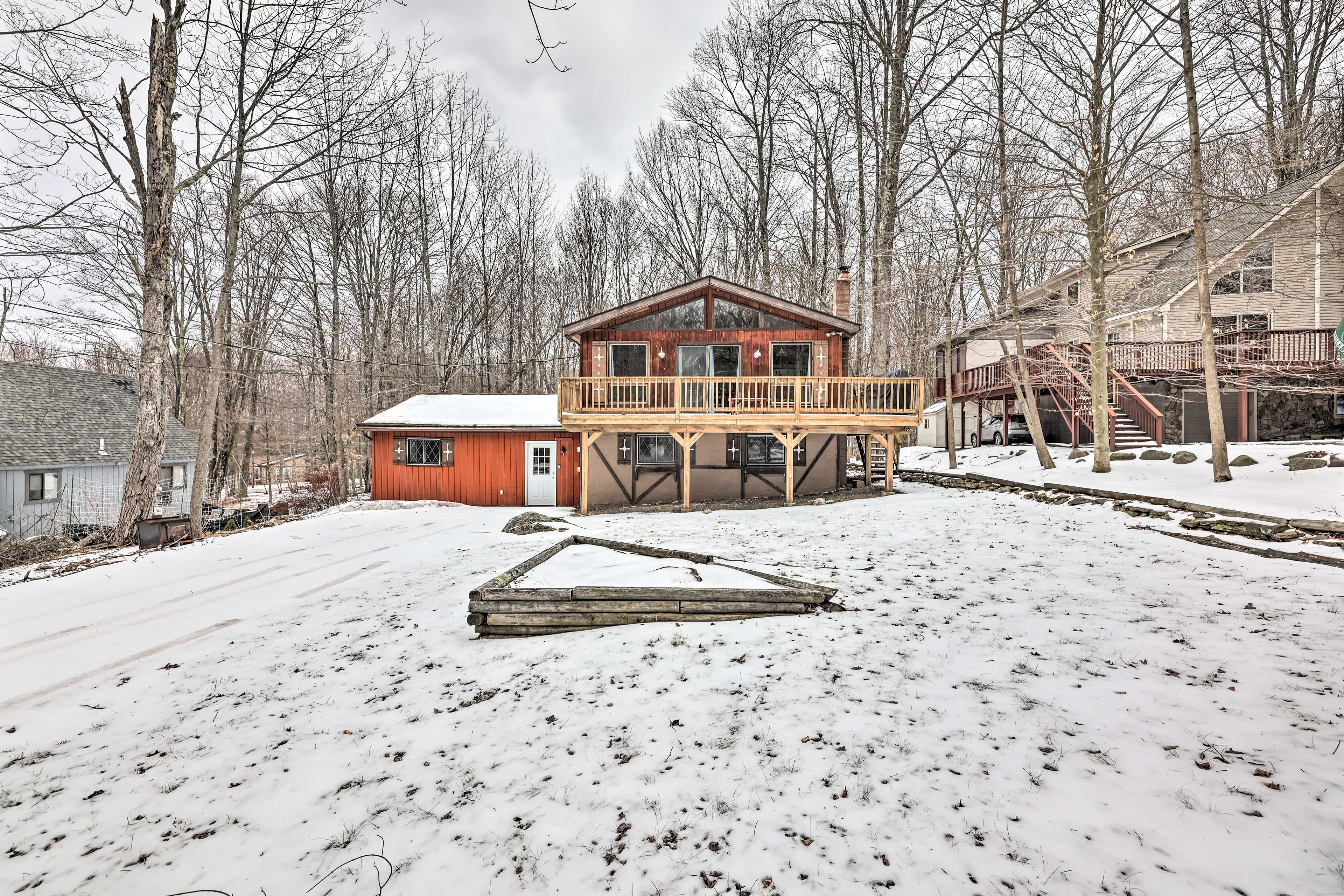 Home Exterior | Parking | Gravel Driveway (5 Vehicles) | RV & Trailer Parking