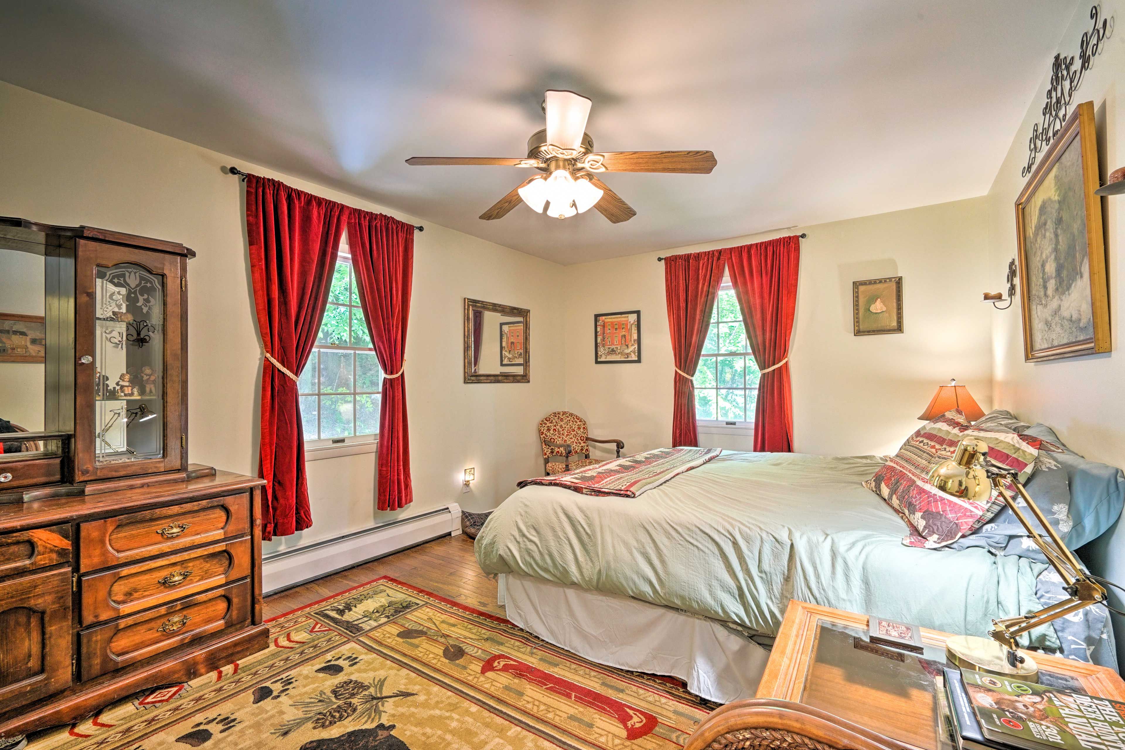 Bedroom 1 | King Bed | Linens Provided