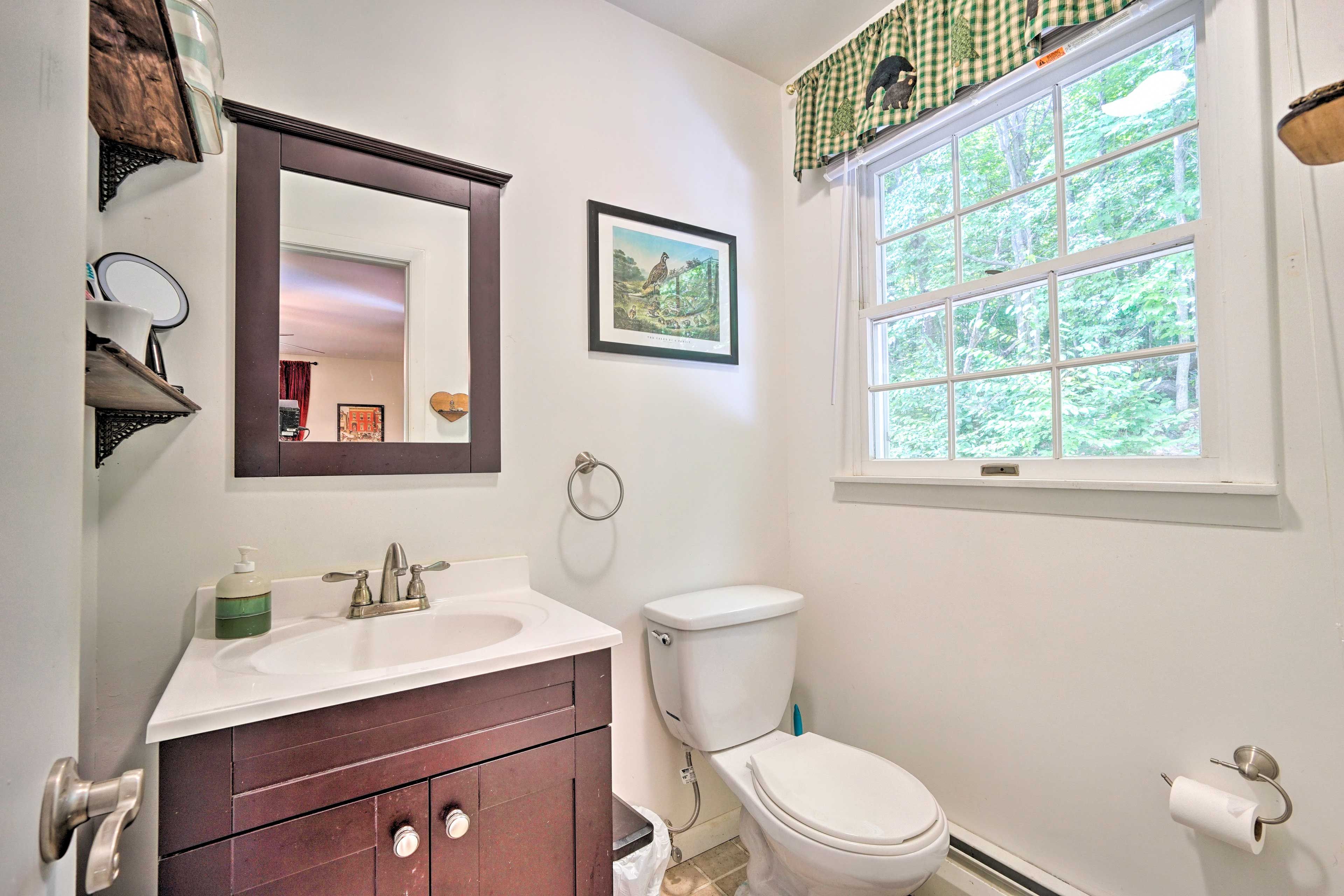 En-Suite Half Bathroom | Towels Provided