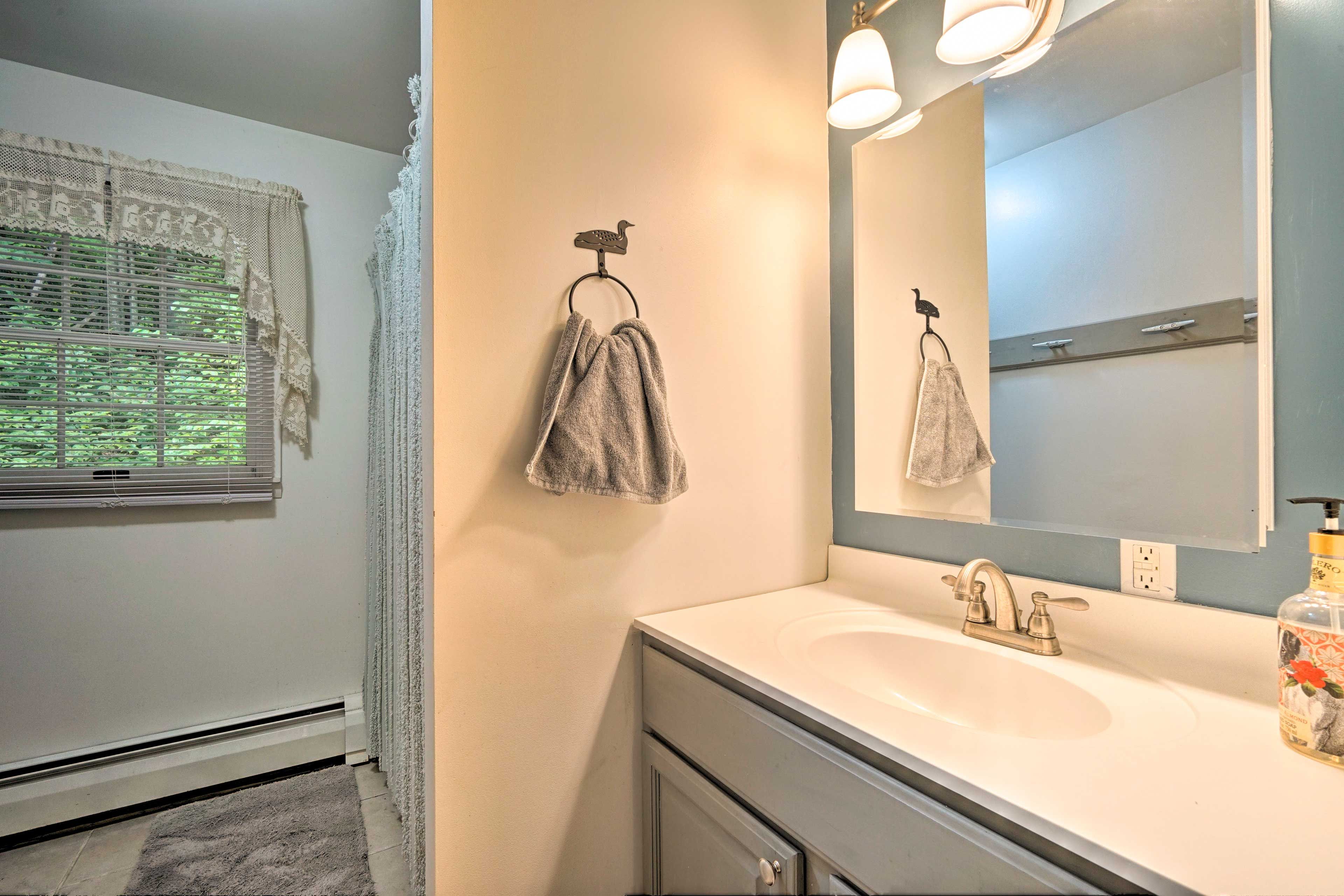 Full Bathroom | Hair Dryer
