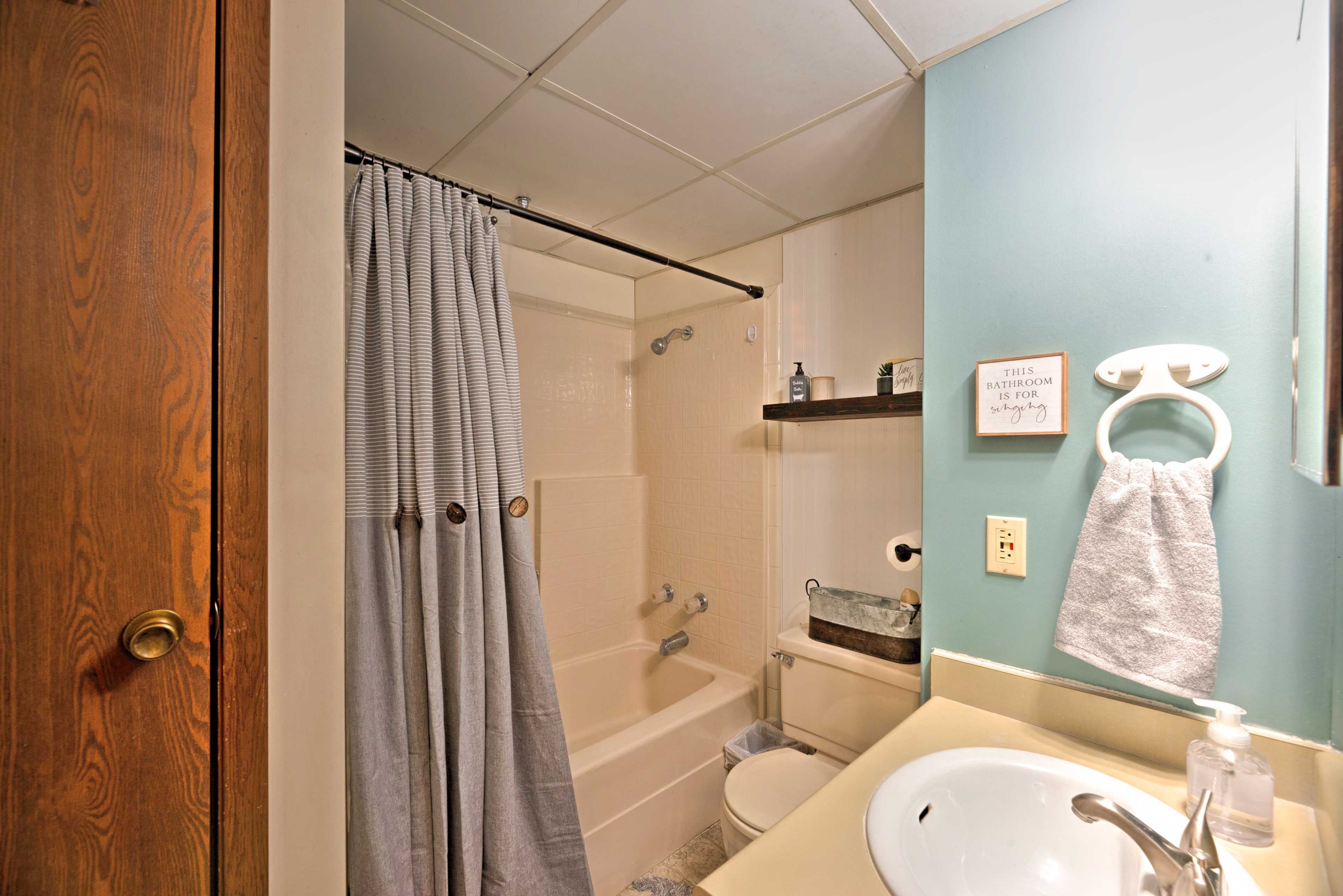Full Bathroom | Complimentary Toiletries | Hair Dryer | Towels Provided