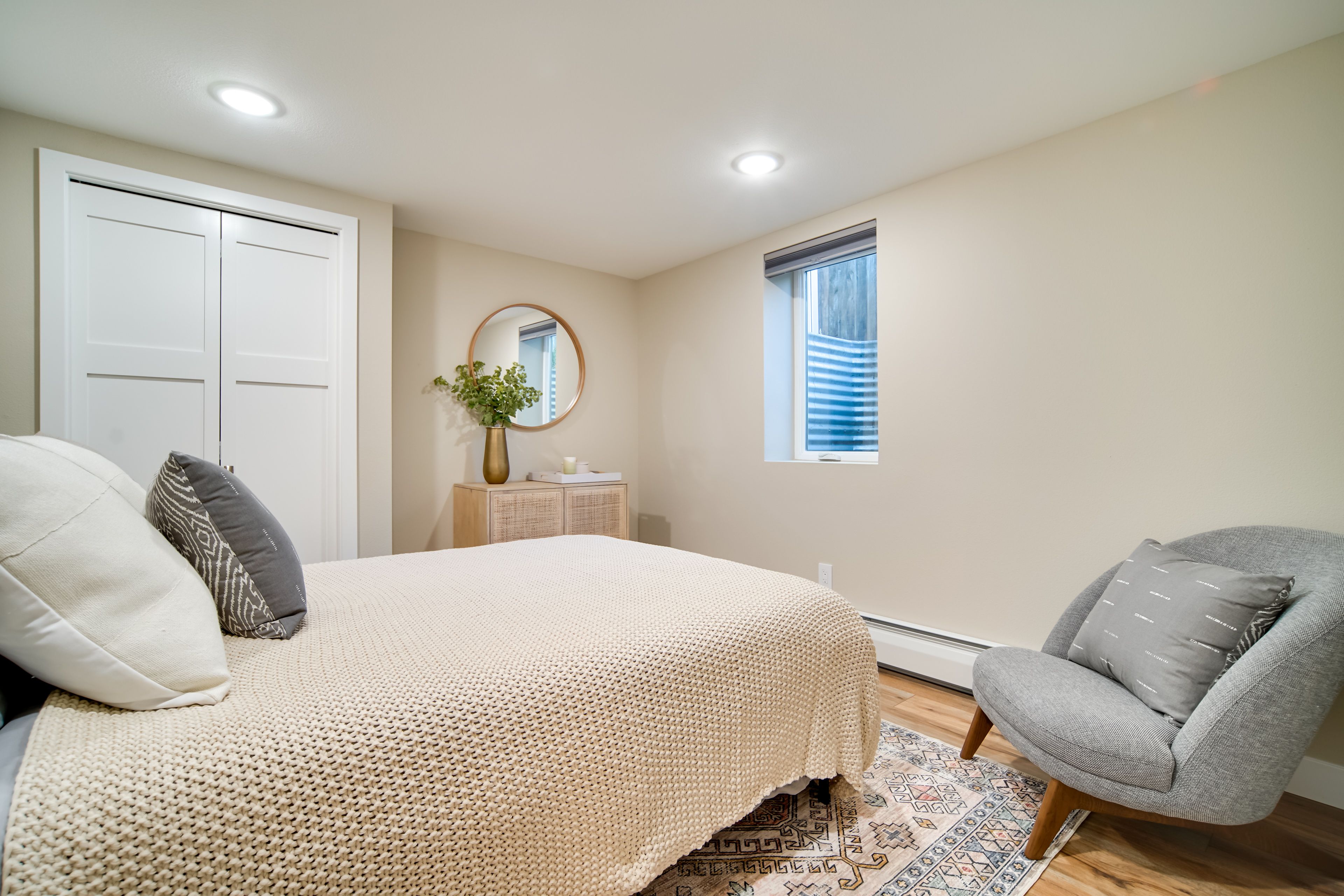 Bedroom | Queen Bed | Linens Provided | Iron/Board Available