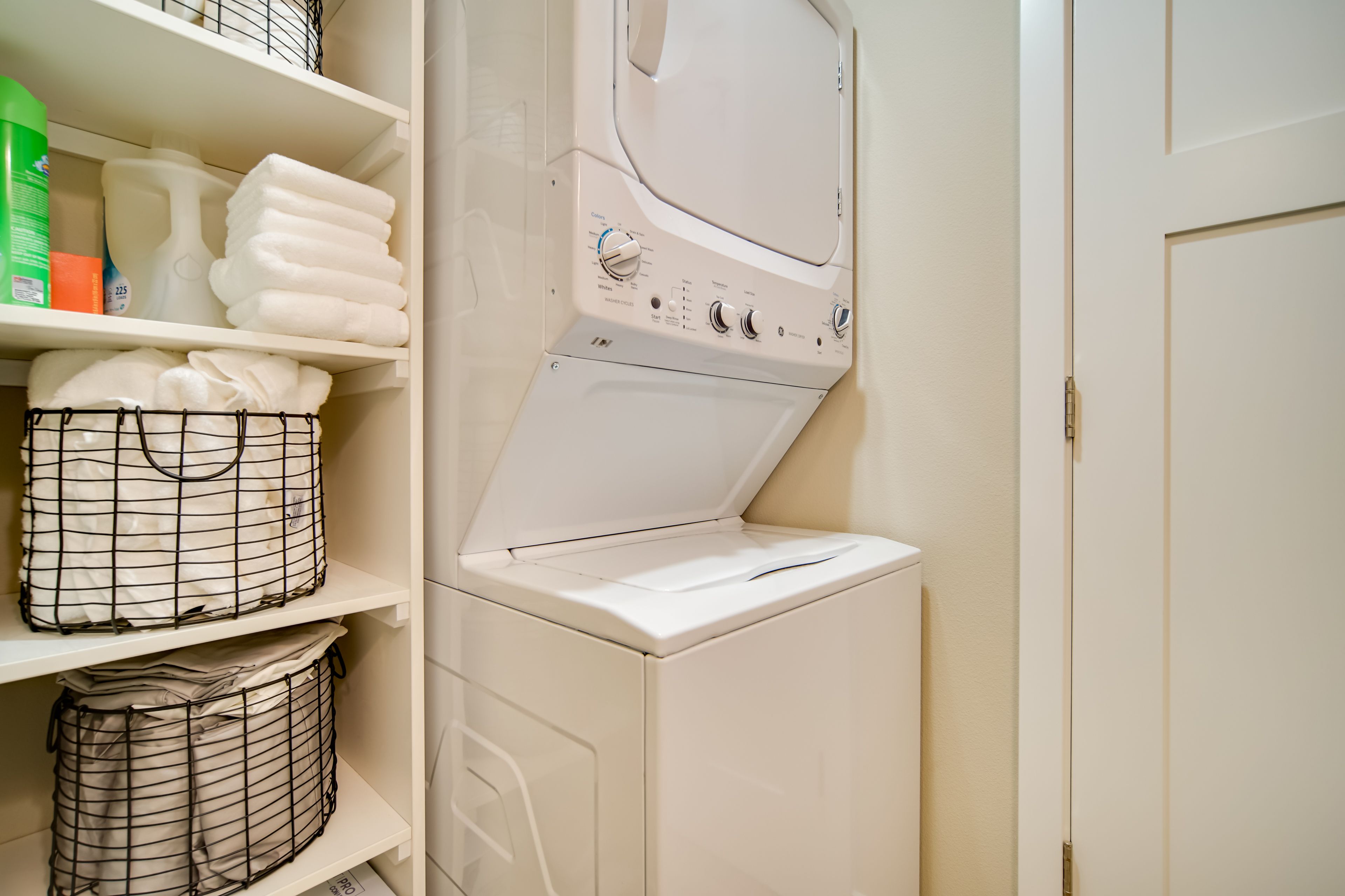 Full Bathroom | Washer & Dryer