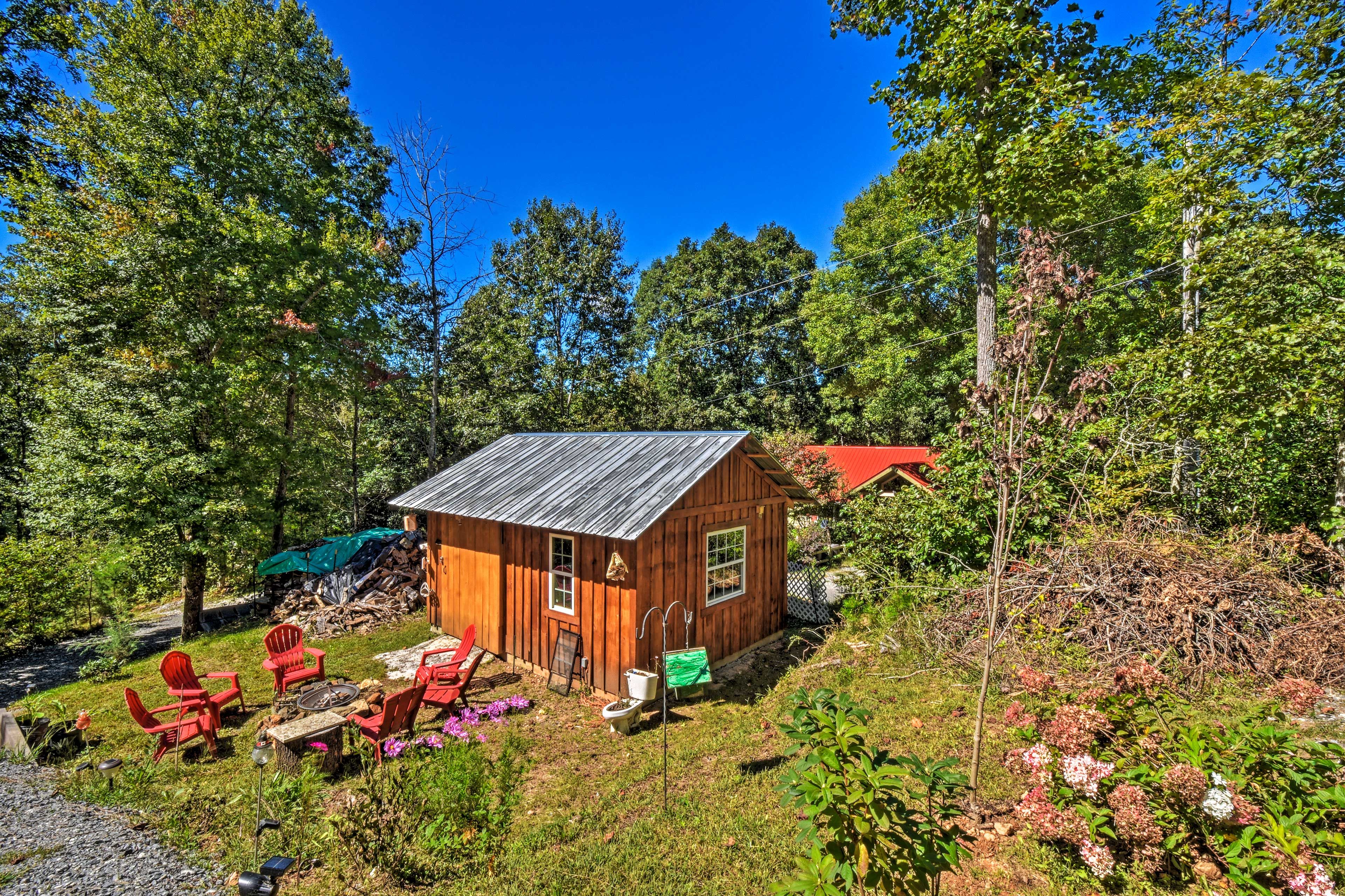 Shared Yard | 3 Fire Pits w/ Seating