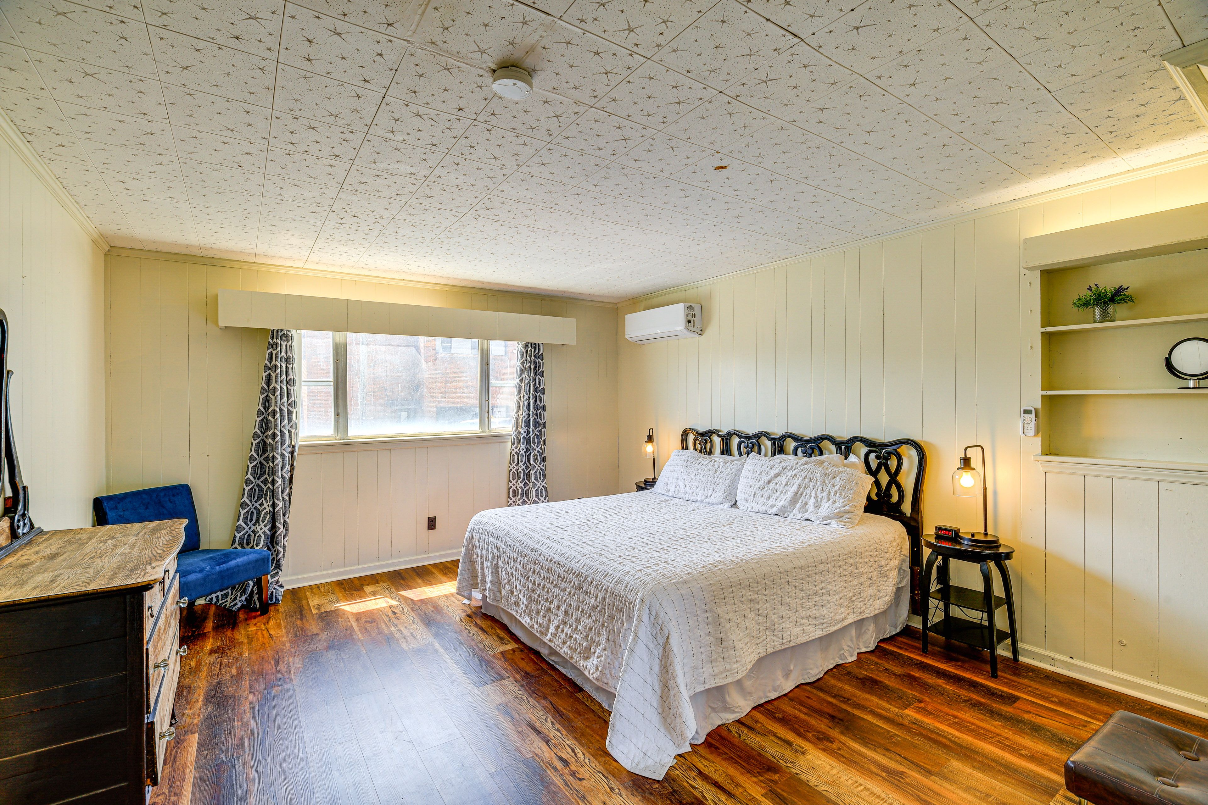 Bedroom 1 | King Bed | Main Level