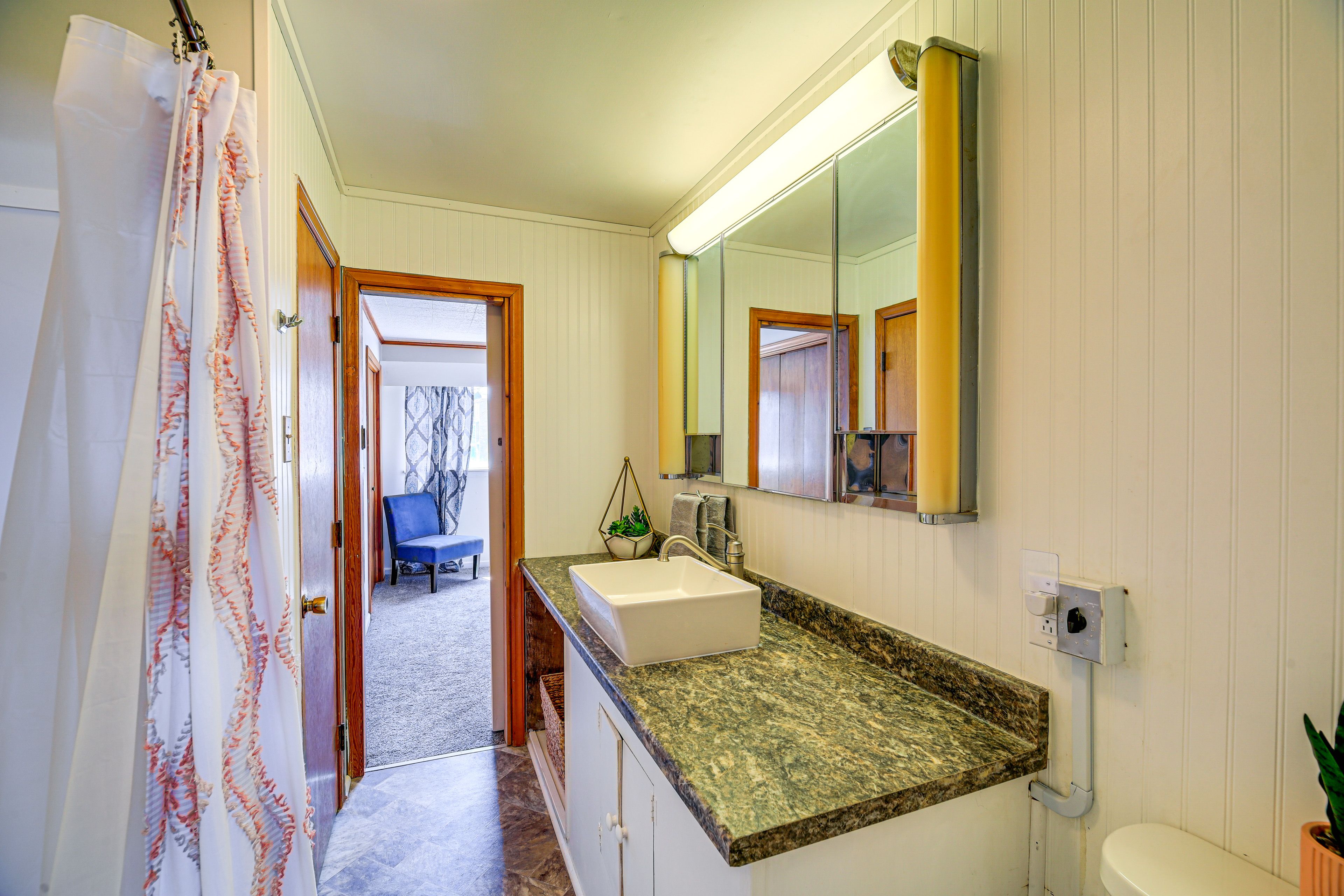 Full Bathroom | Upper Level