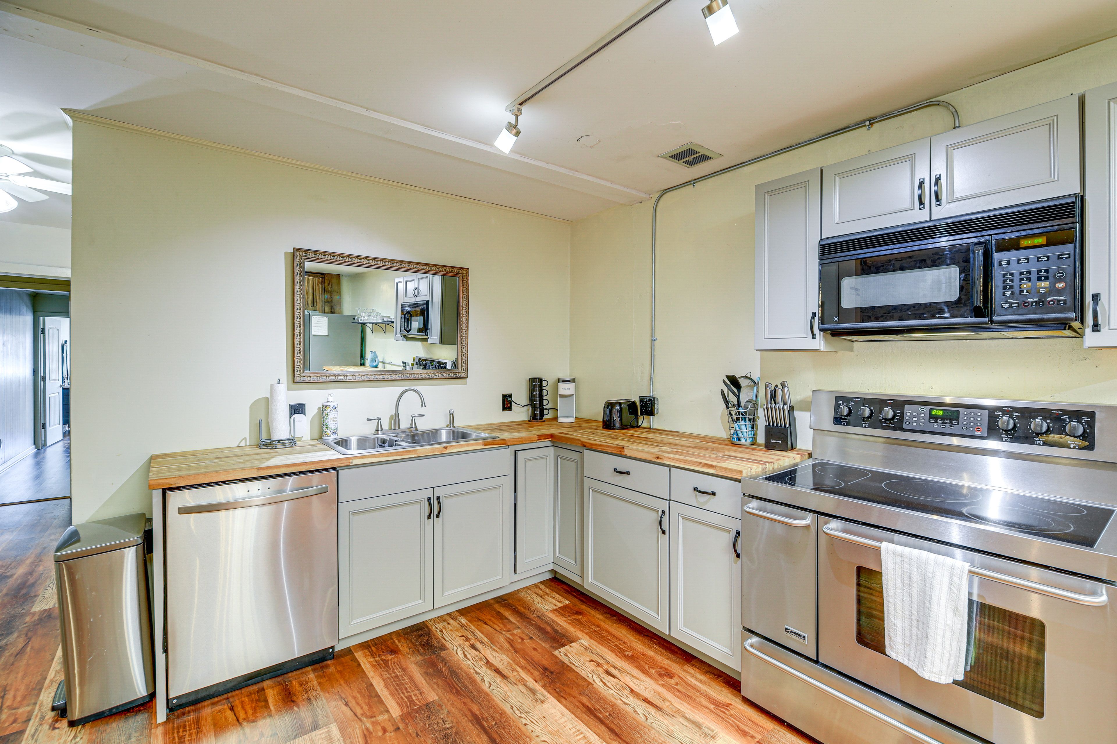 Kitchen | Main Level | Keurig | Toaster | Dishwasher