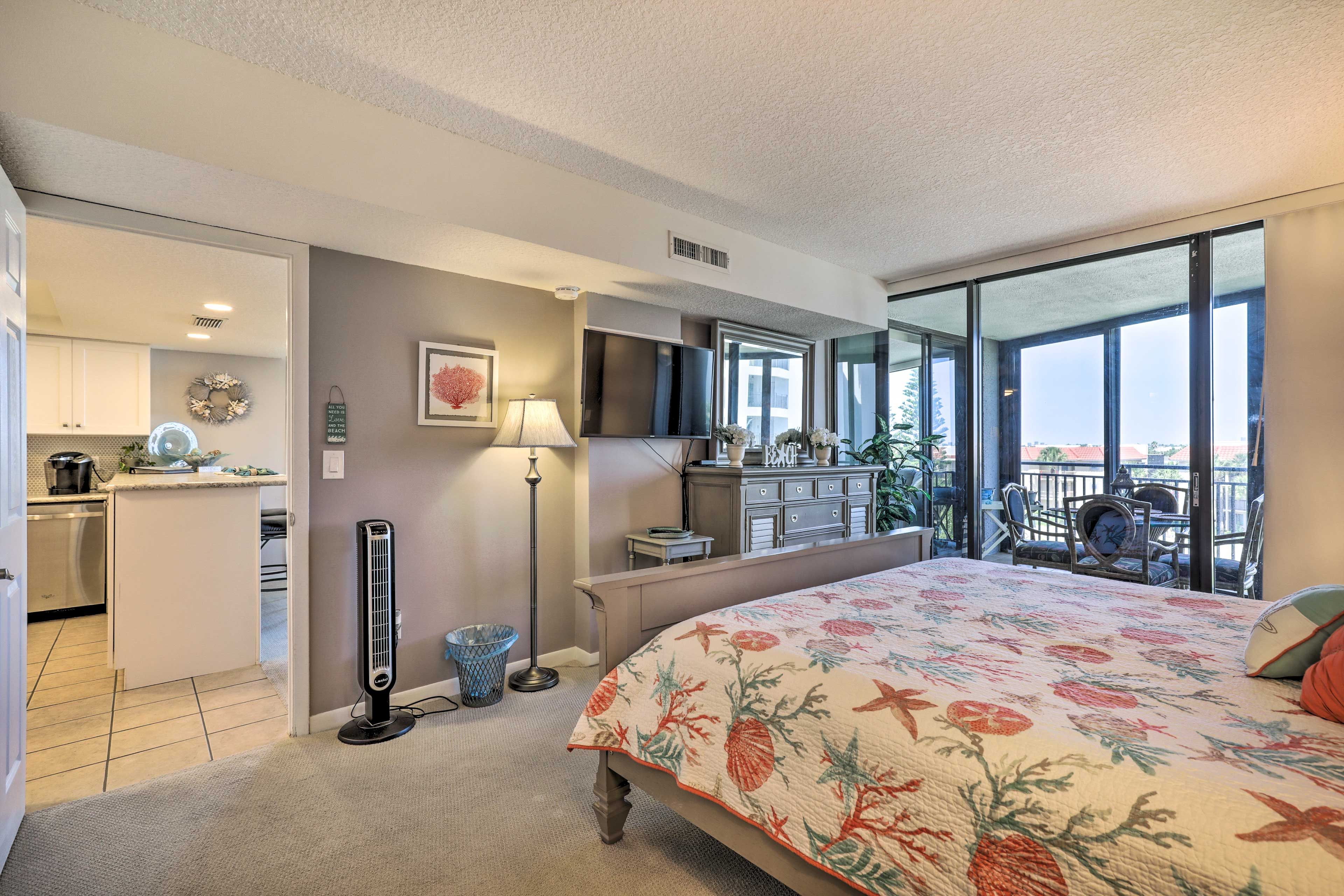 Bedroom 1 | Lanai Dining Access