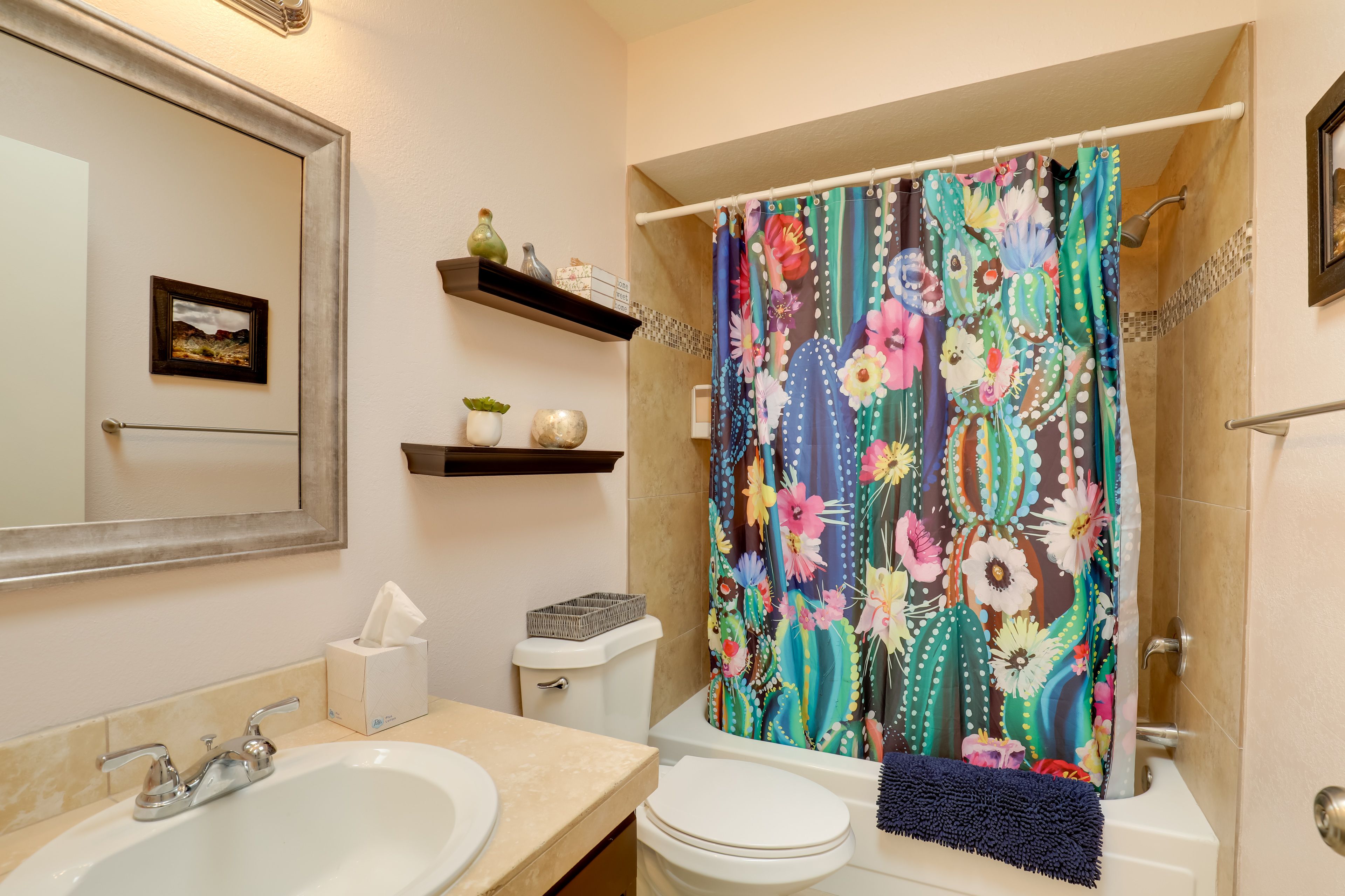 Full Bathroom | Hair Dryer | Towels Provided