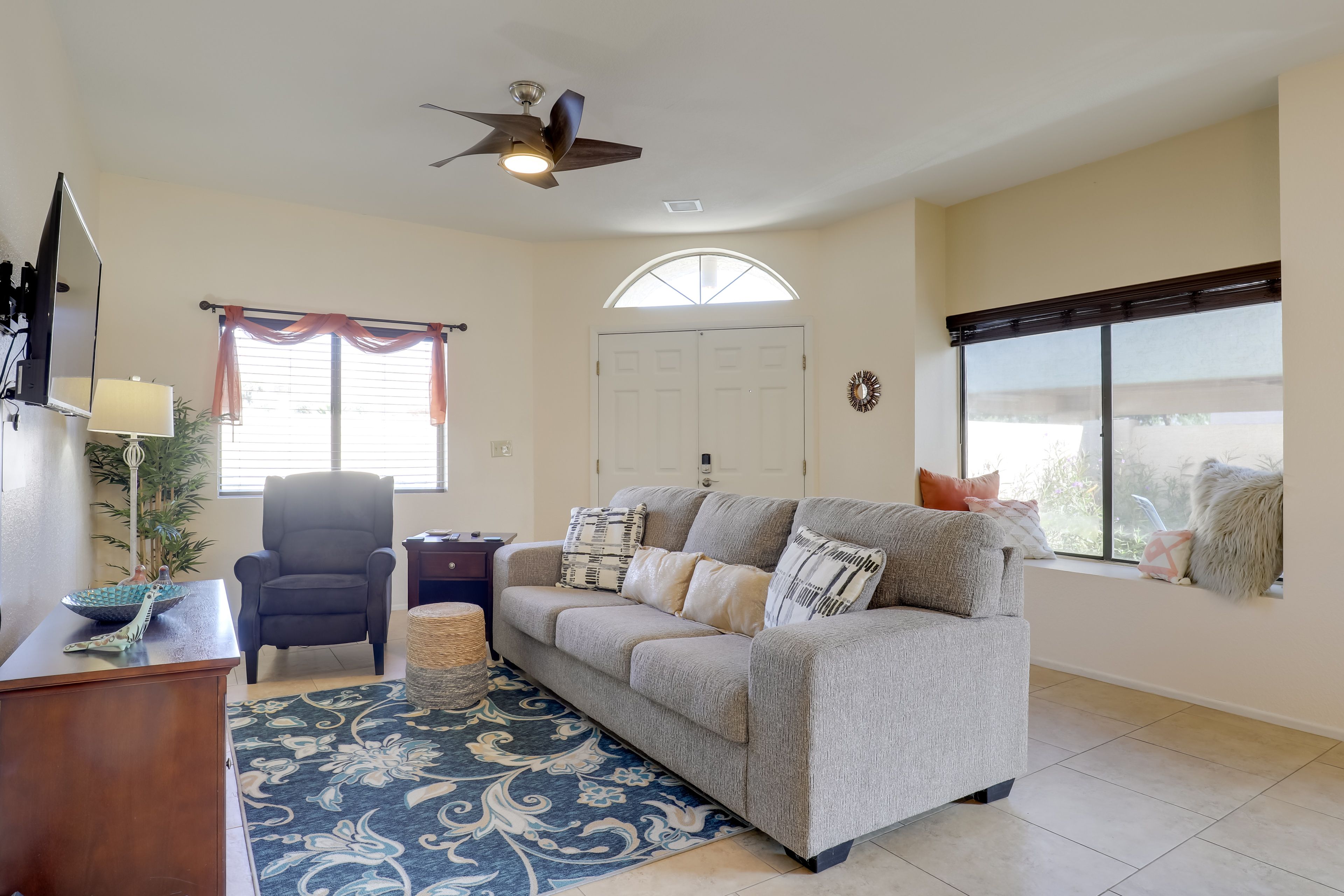 Living Area | Air Conditioning | Internet Access