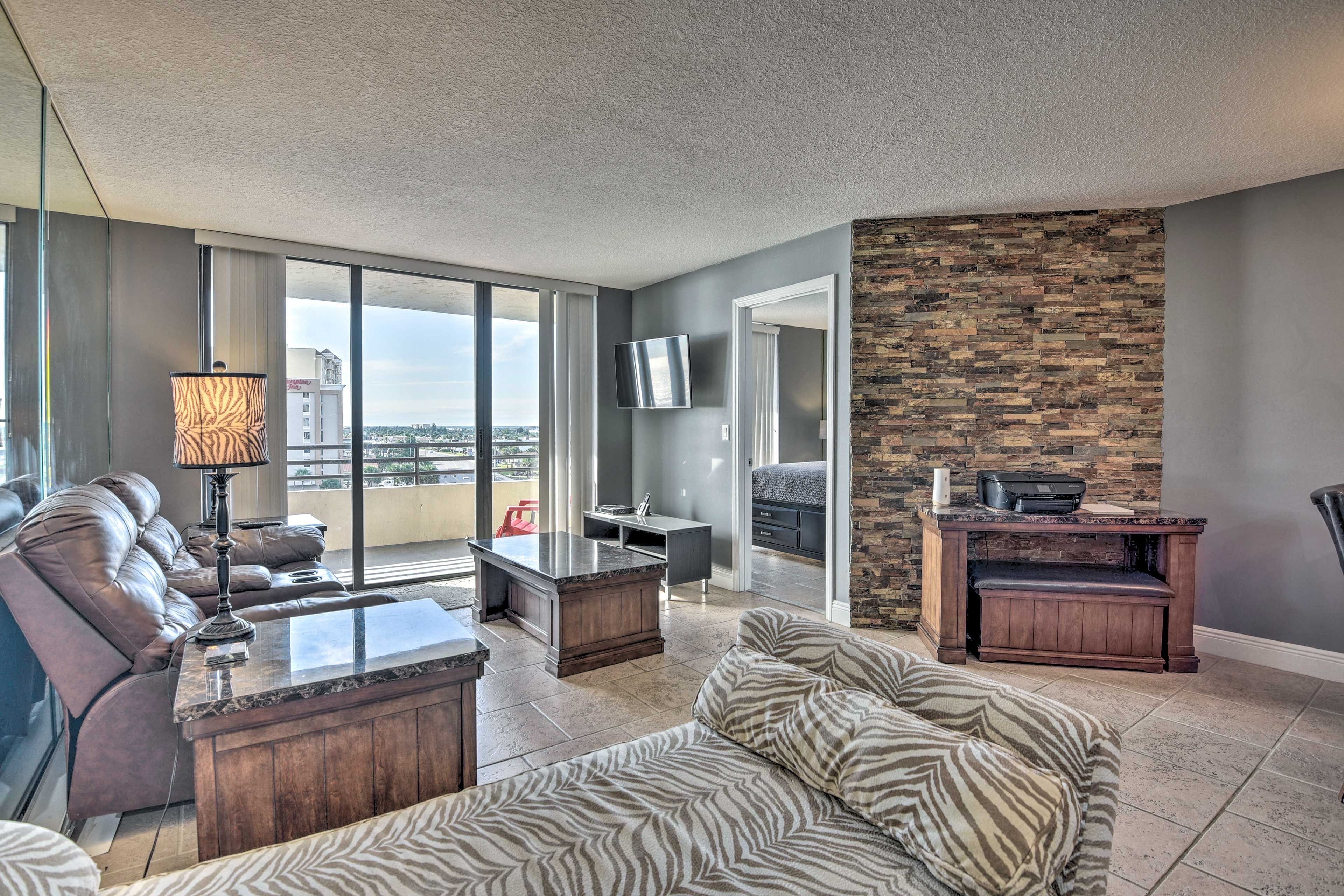 Living Room | Cable TV