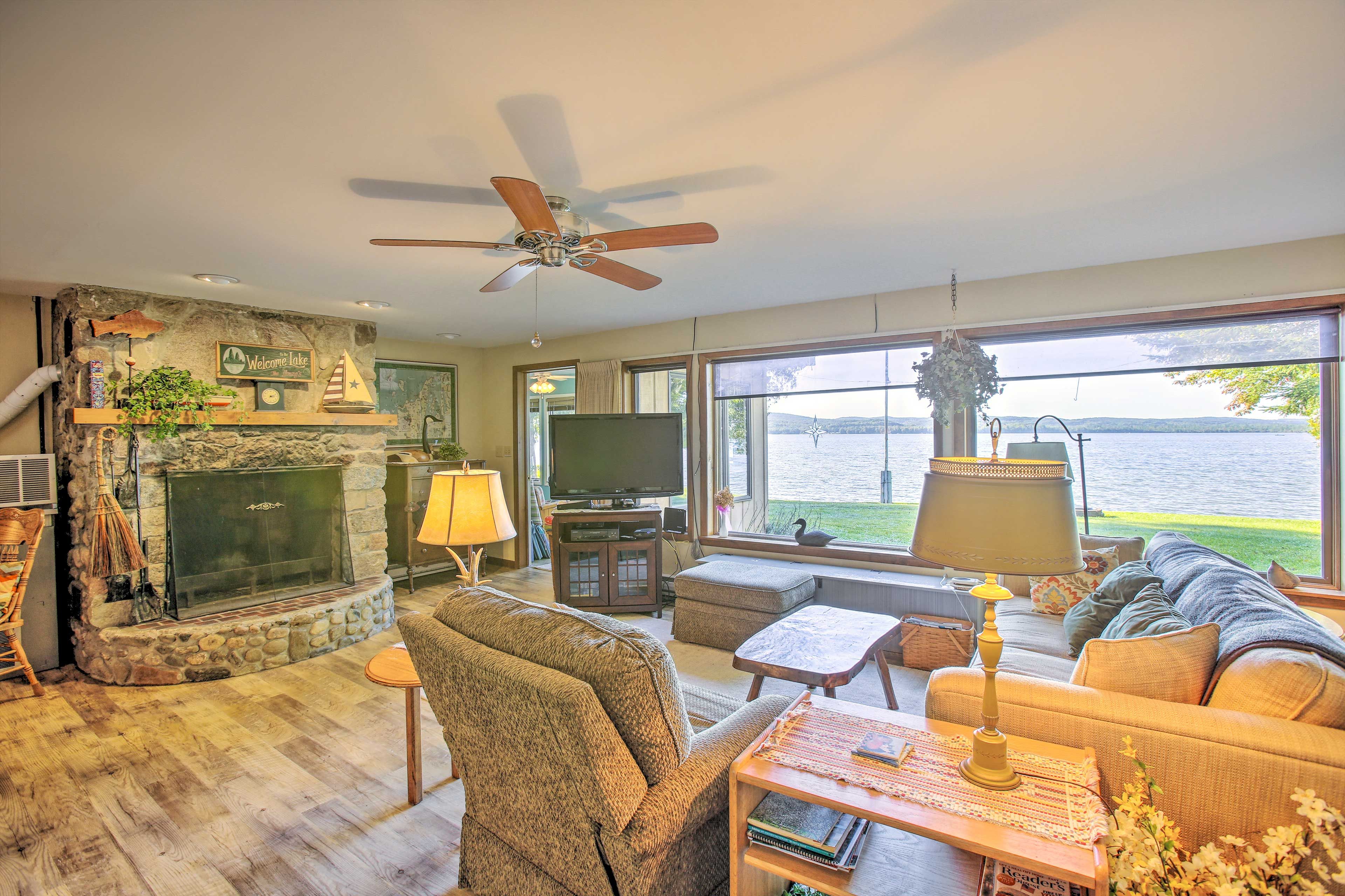 Living Room | Free WiFi