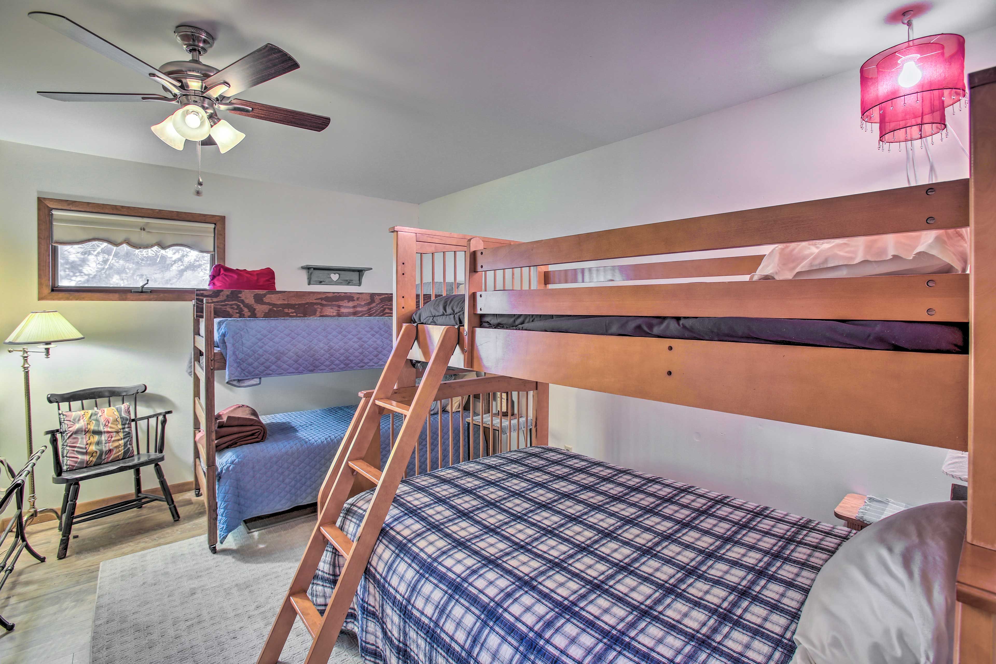 Bedroom 3 | Twin/Full Bunk Bed | Twin Bunk Bed