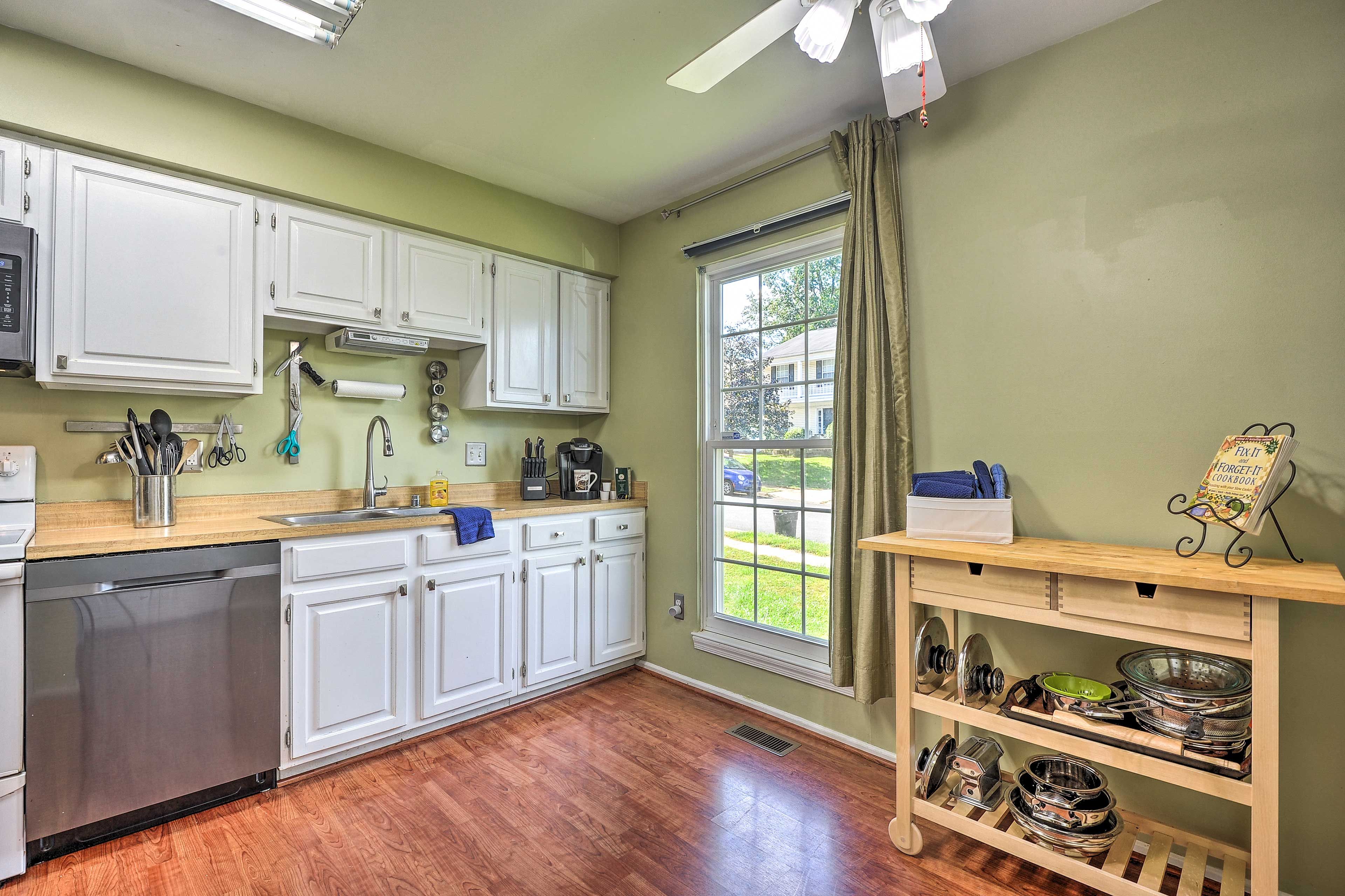 Kitchen | Keurig Coffee Maker | Knife Set