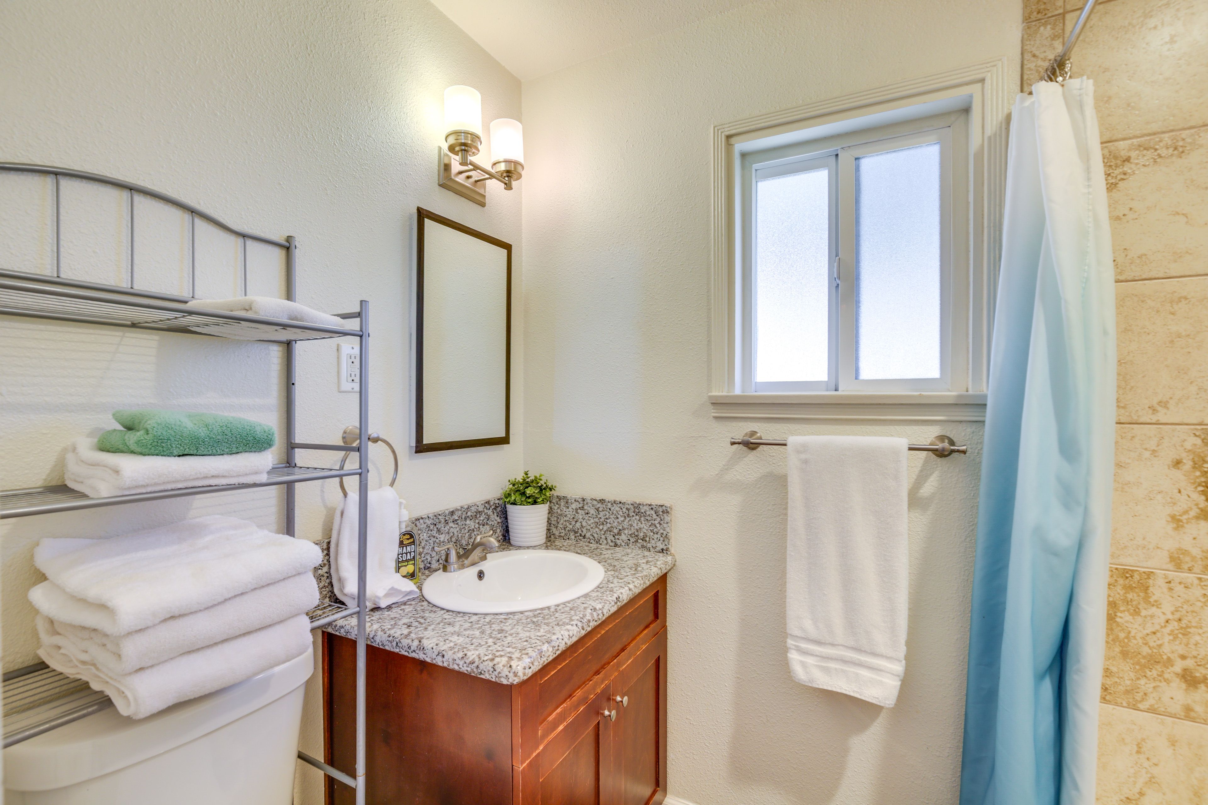 En-Suite Bathroom | Towels Provided | Complimentary Toiletries | Hair Dryer