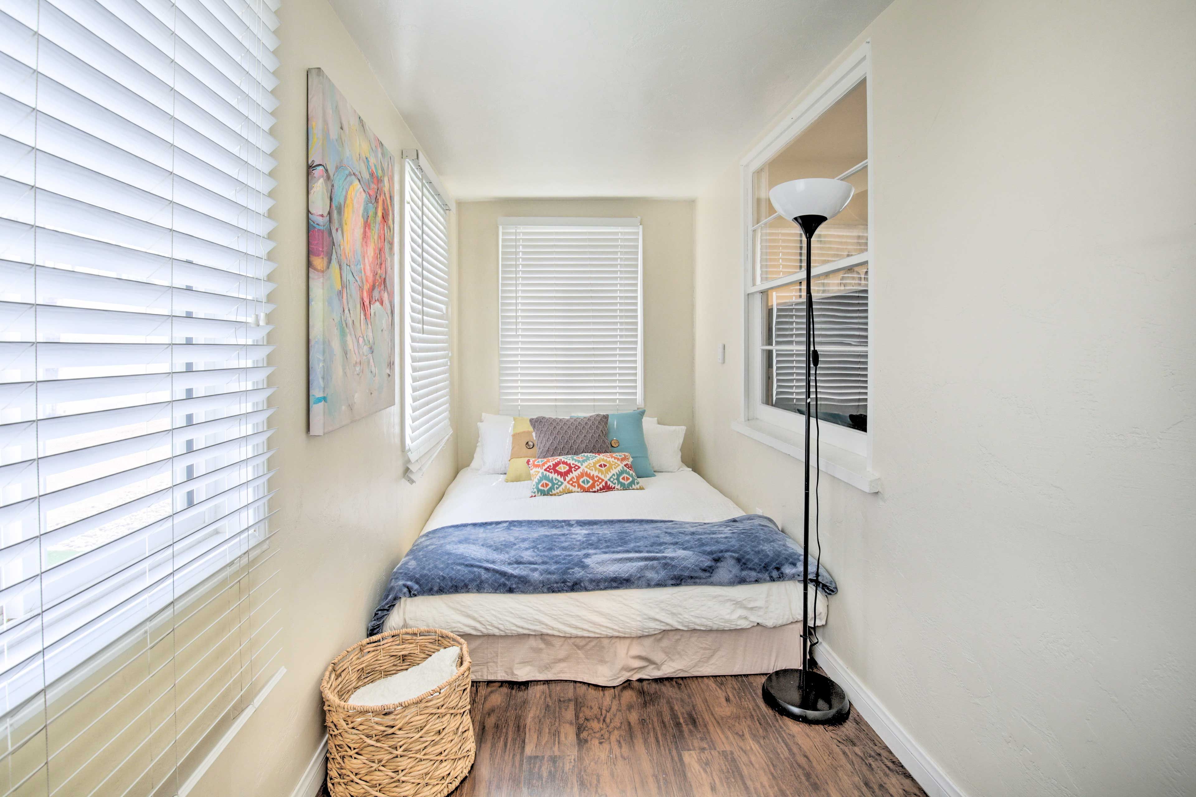 Bedroom 2 | Queen Bed