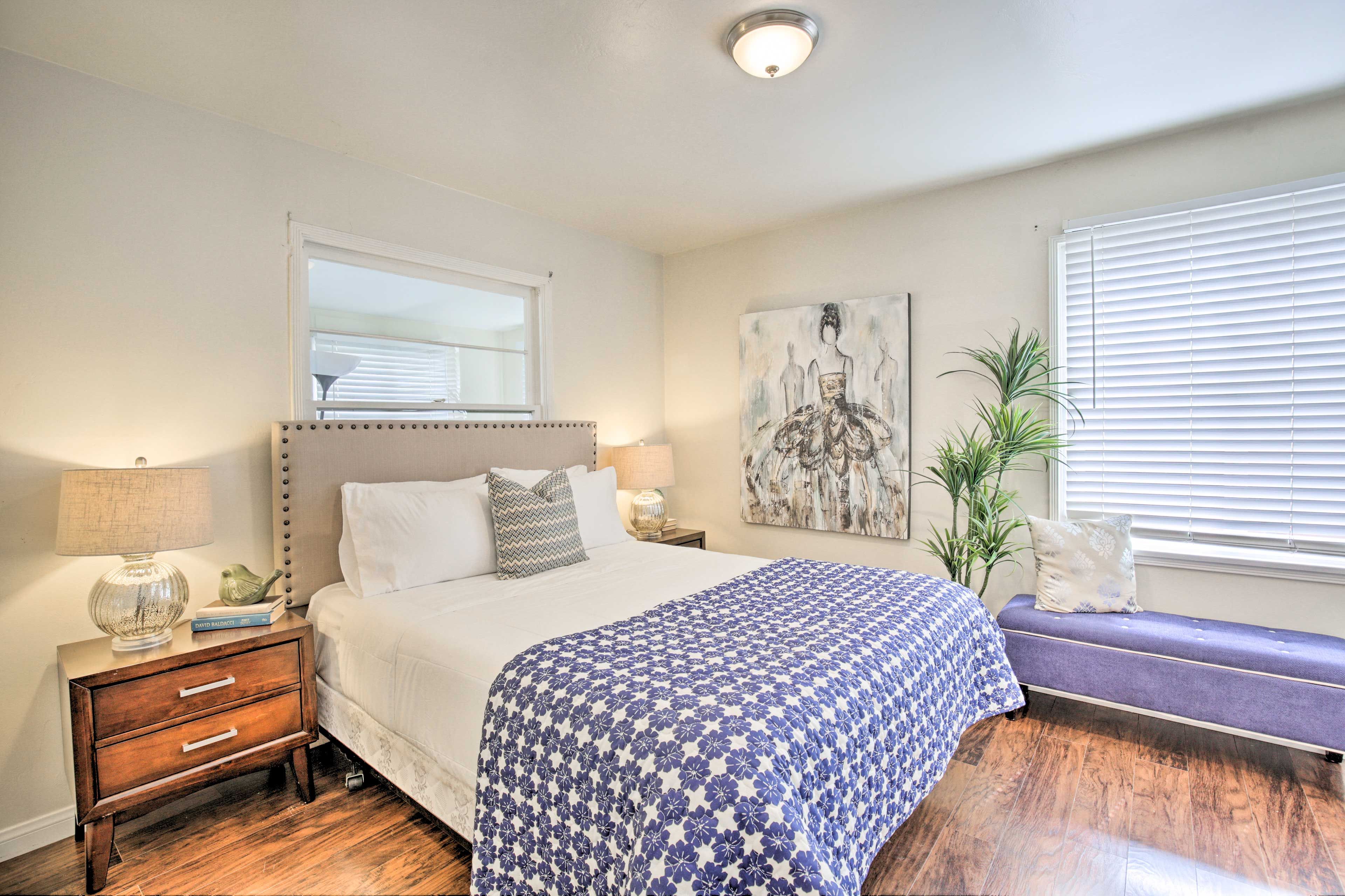 Bedroom 1 | Queen Bed