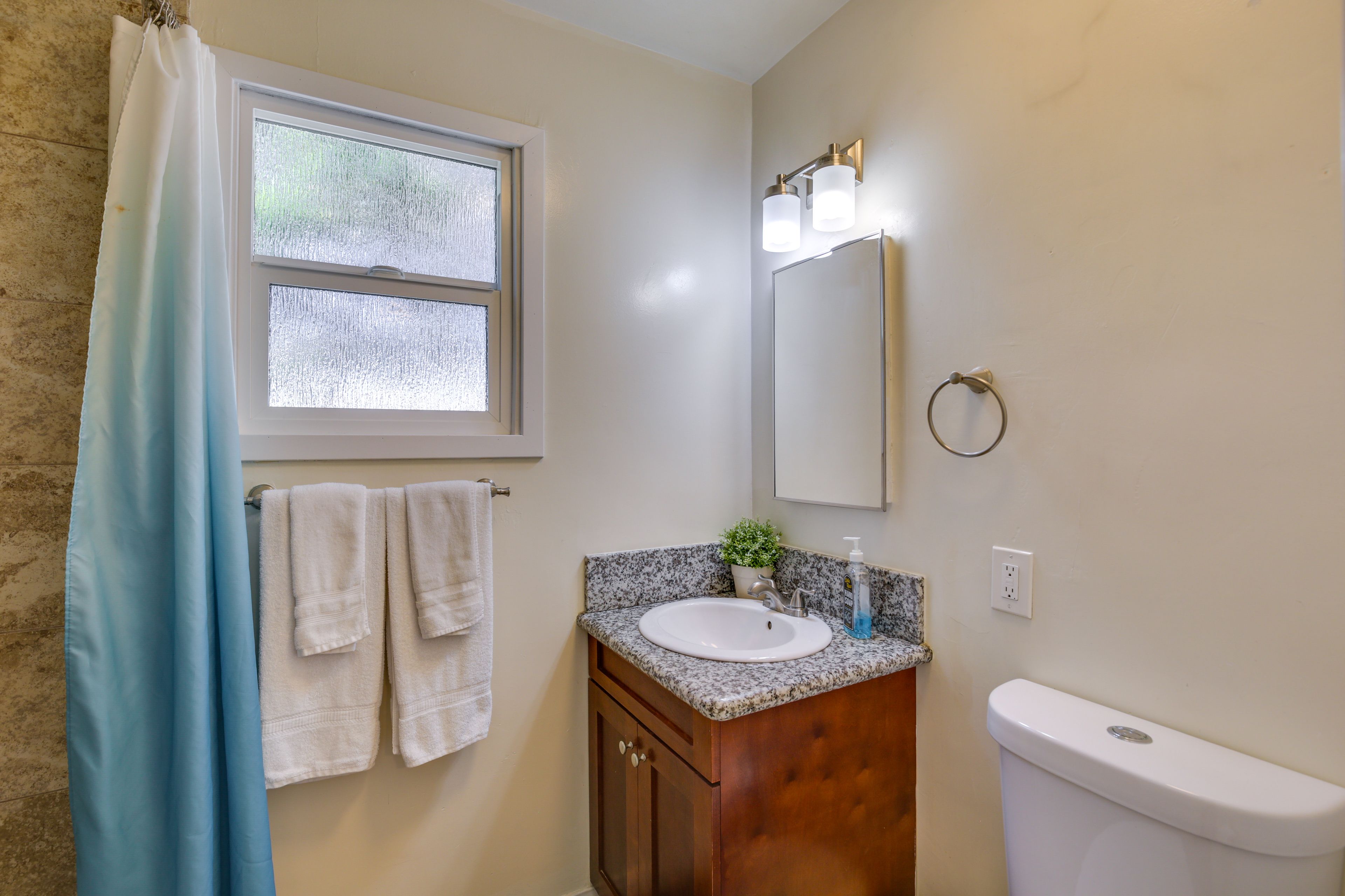 En-Suite Bathroom | Linens & Towels Provided
