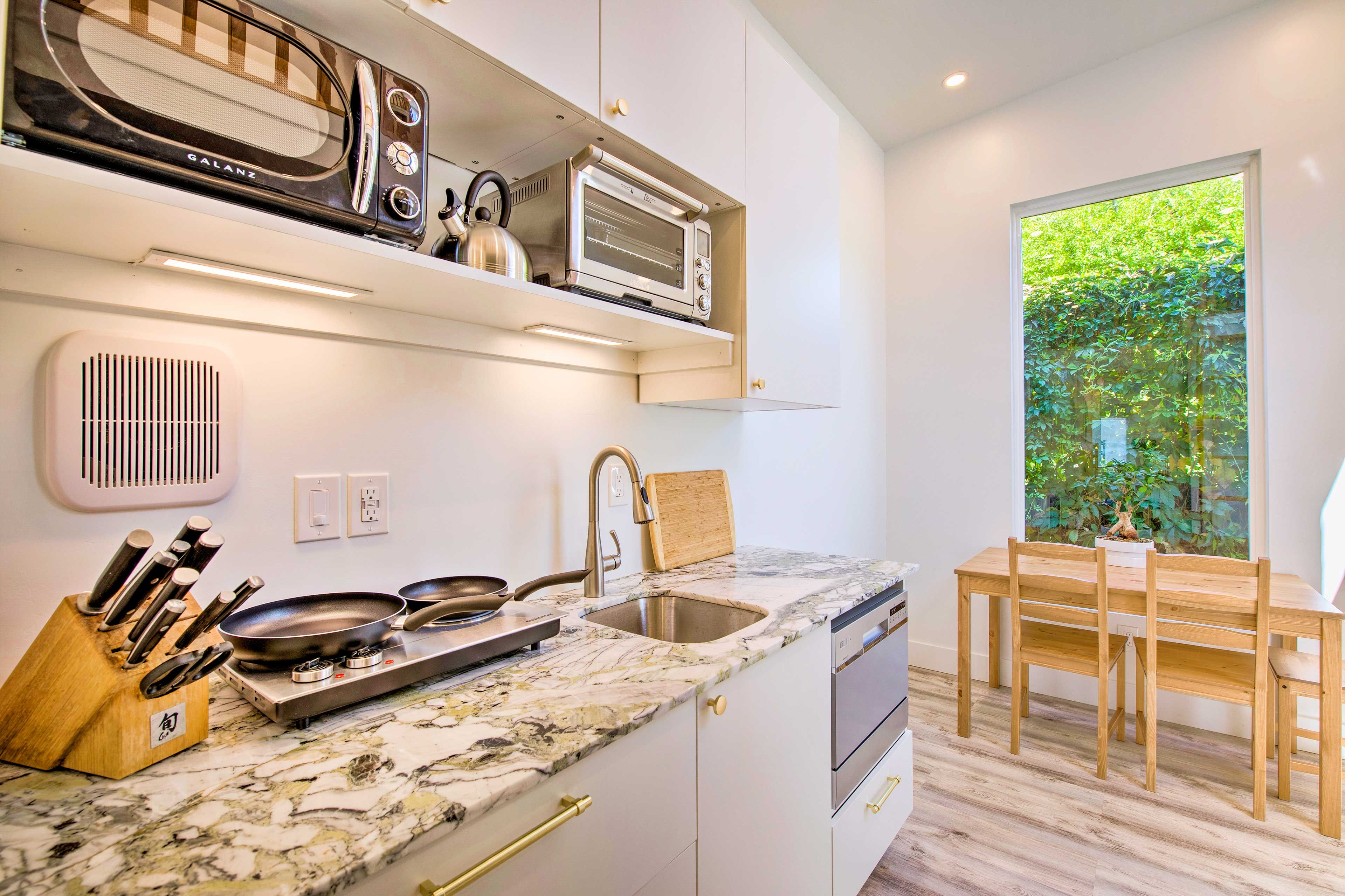 Kitchen | Tea Kettle | Complimentary Spices