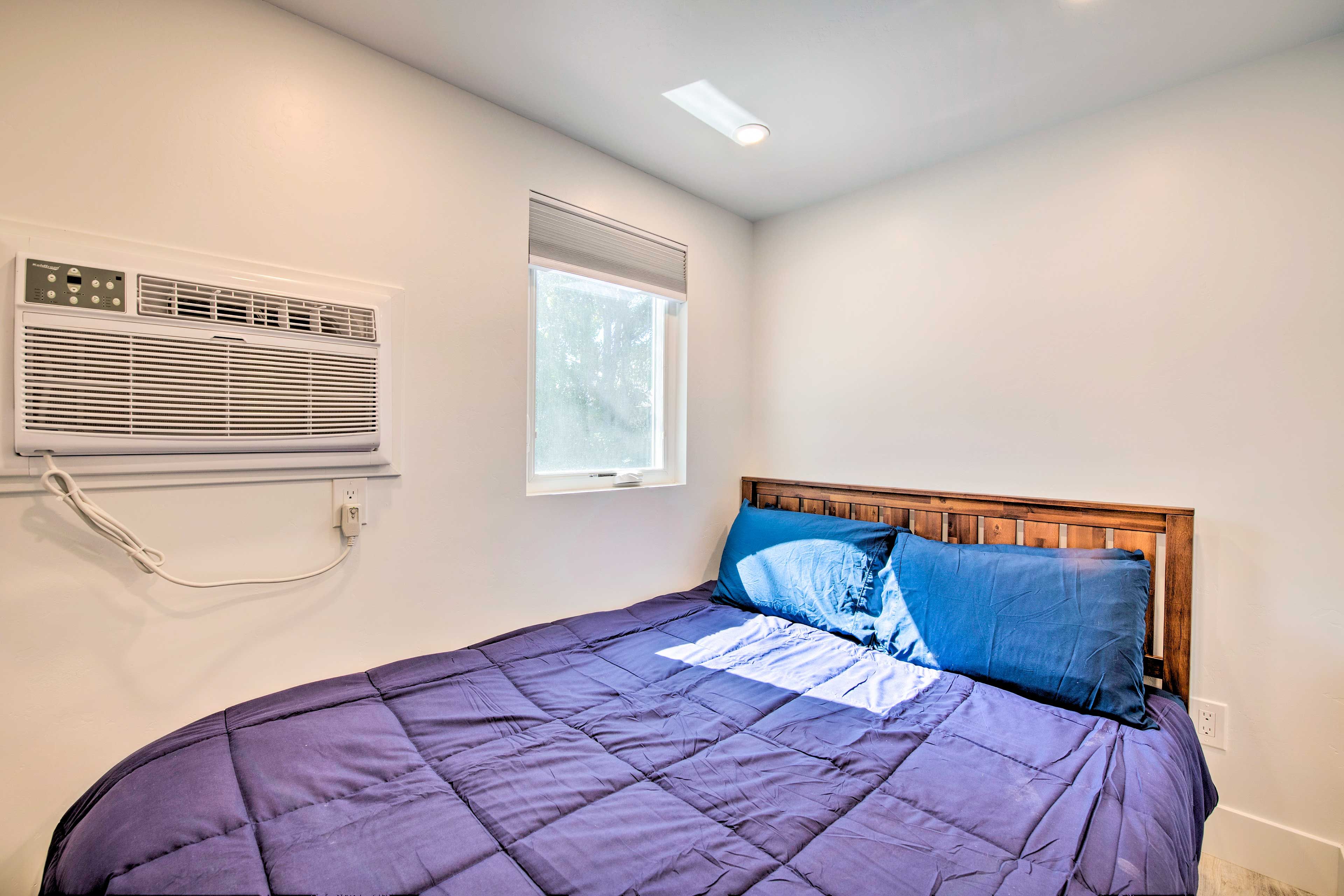 Bedroom | Queen Bed | Access via Bathroom