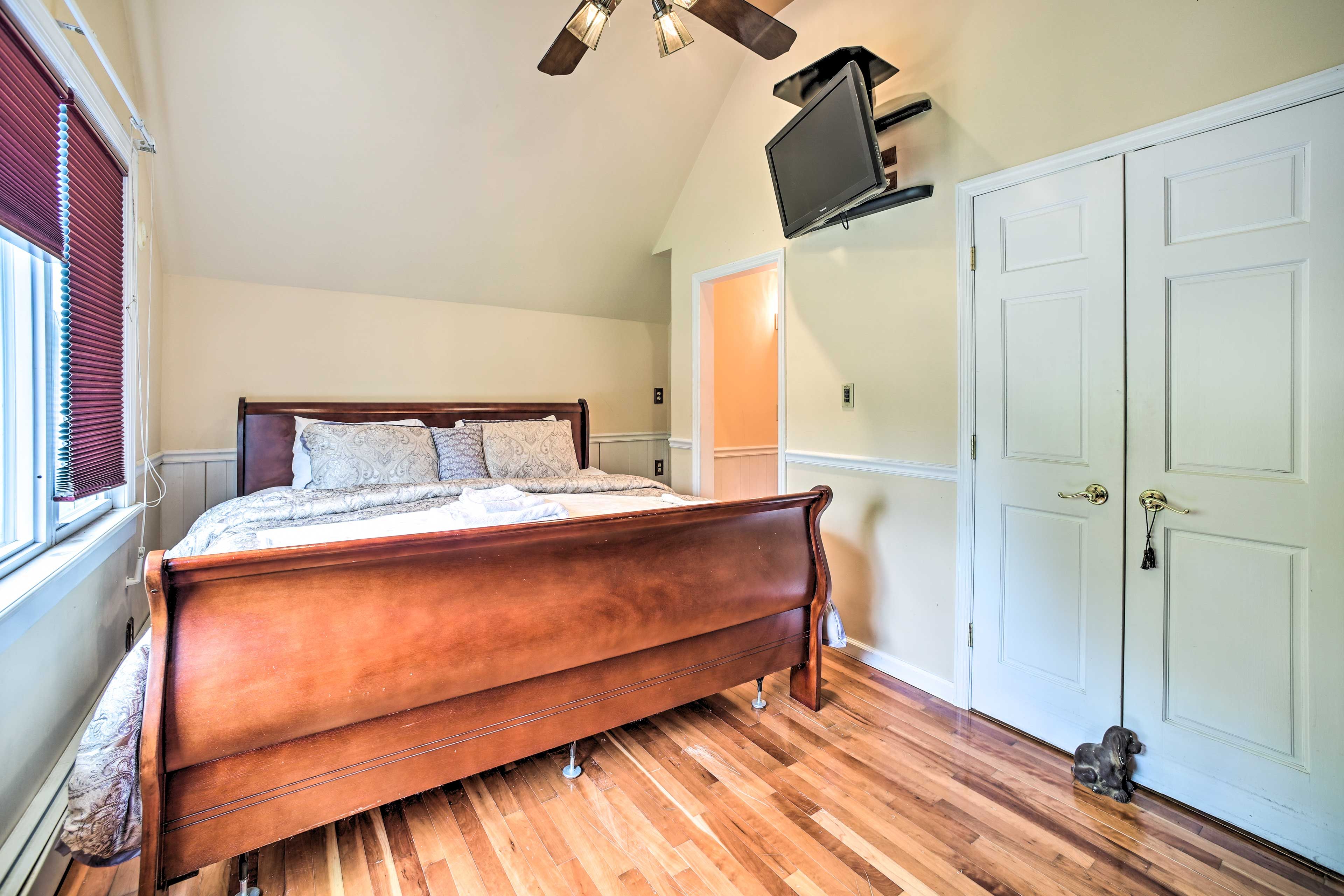 Bedroom 1 | King Bed