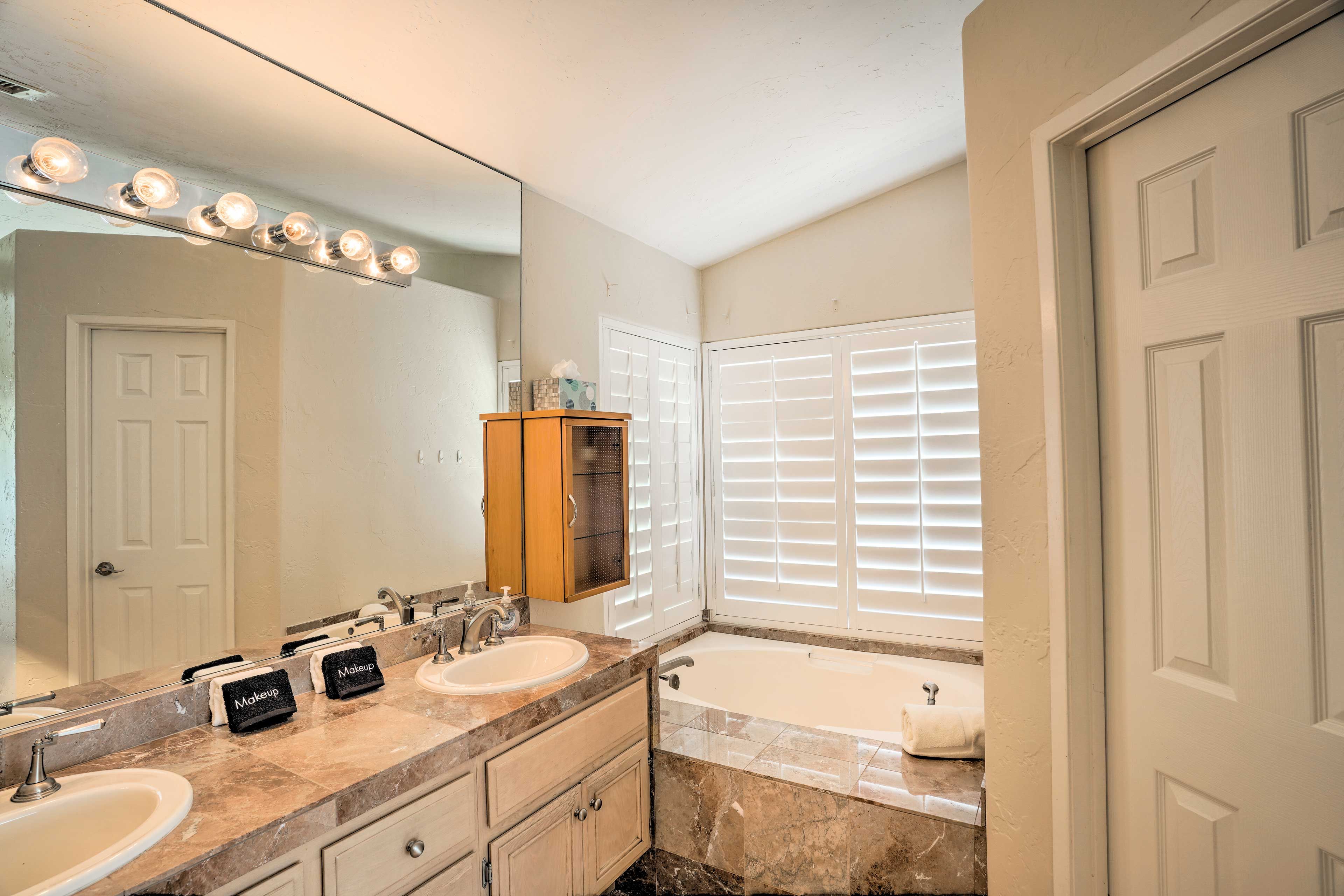 Full Bathroom | Access via Bedroom 1 | Linens/Towels Provided