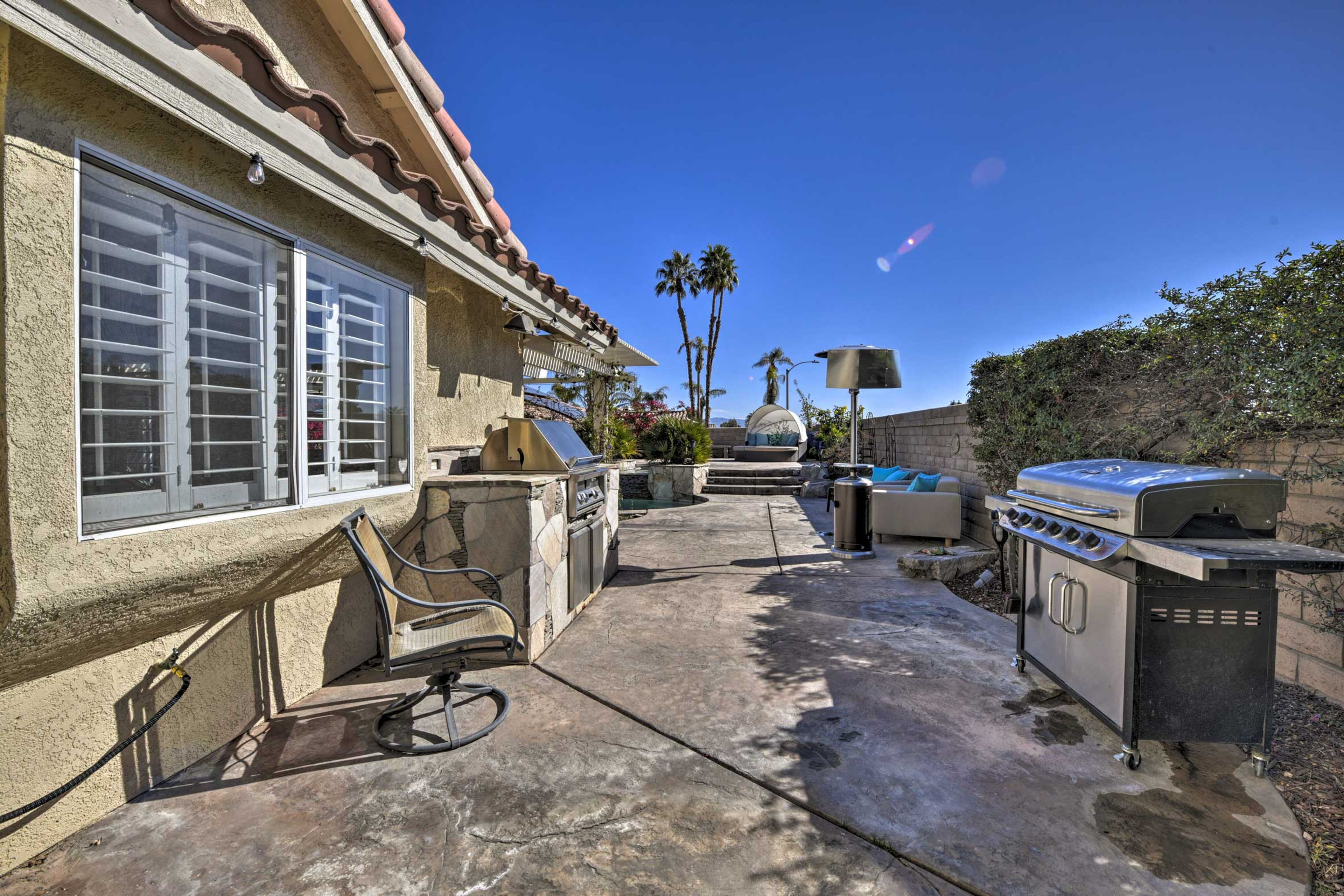 Private Backyard | Gas Grill