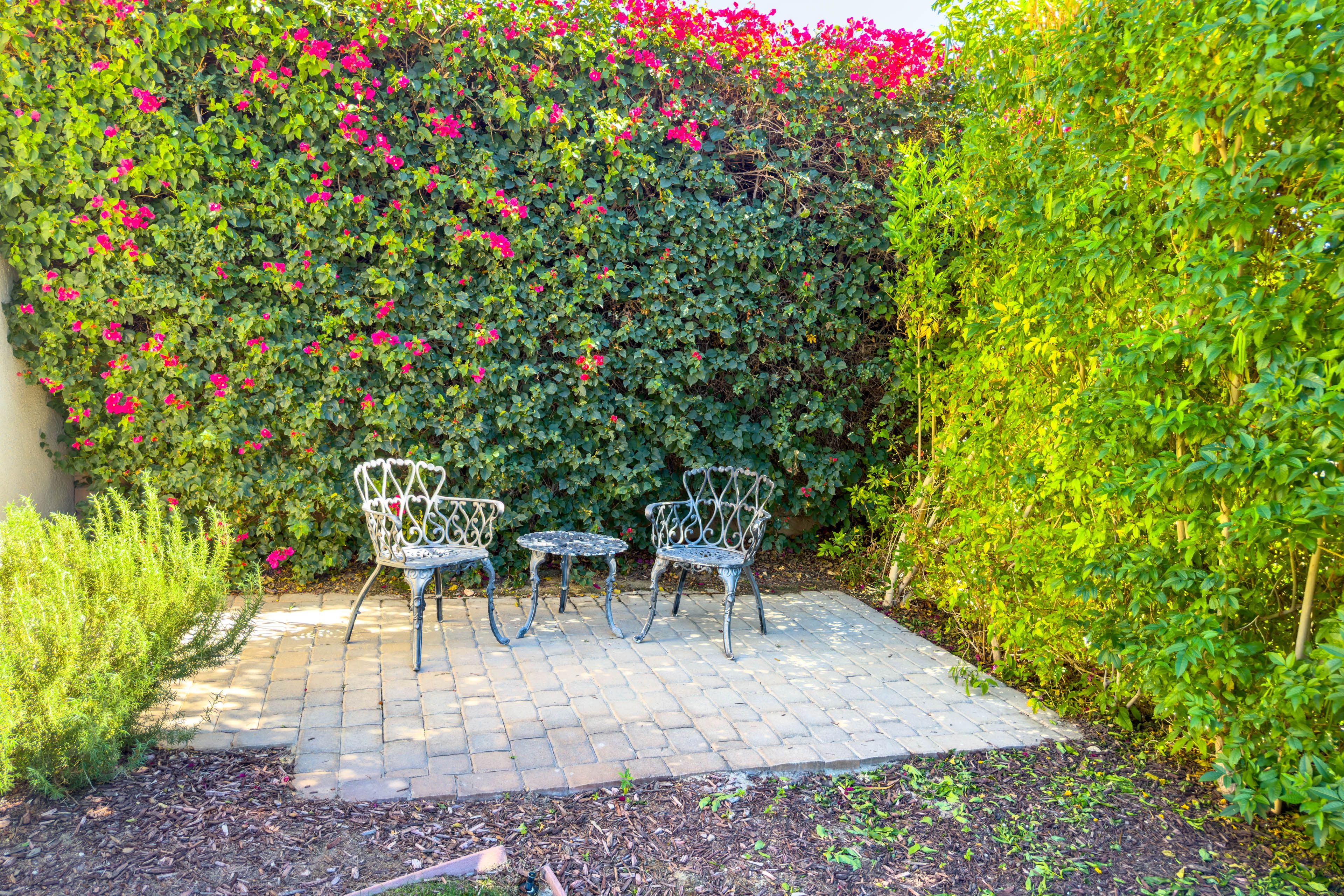 Private Backyard | Outdoor Seating Area
