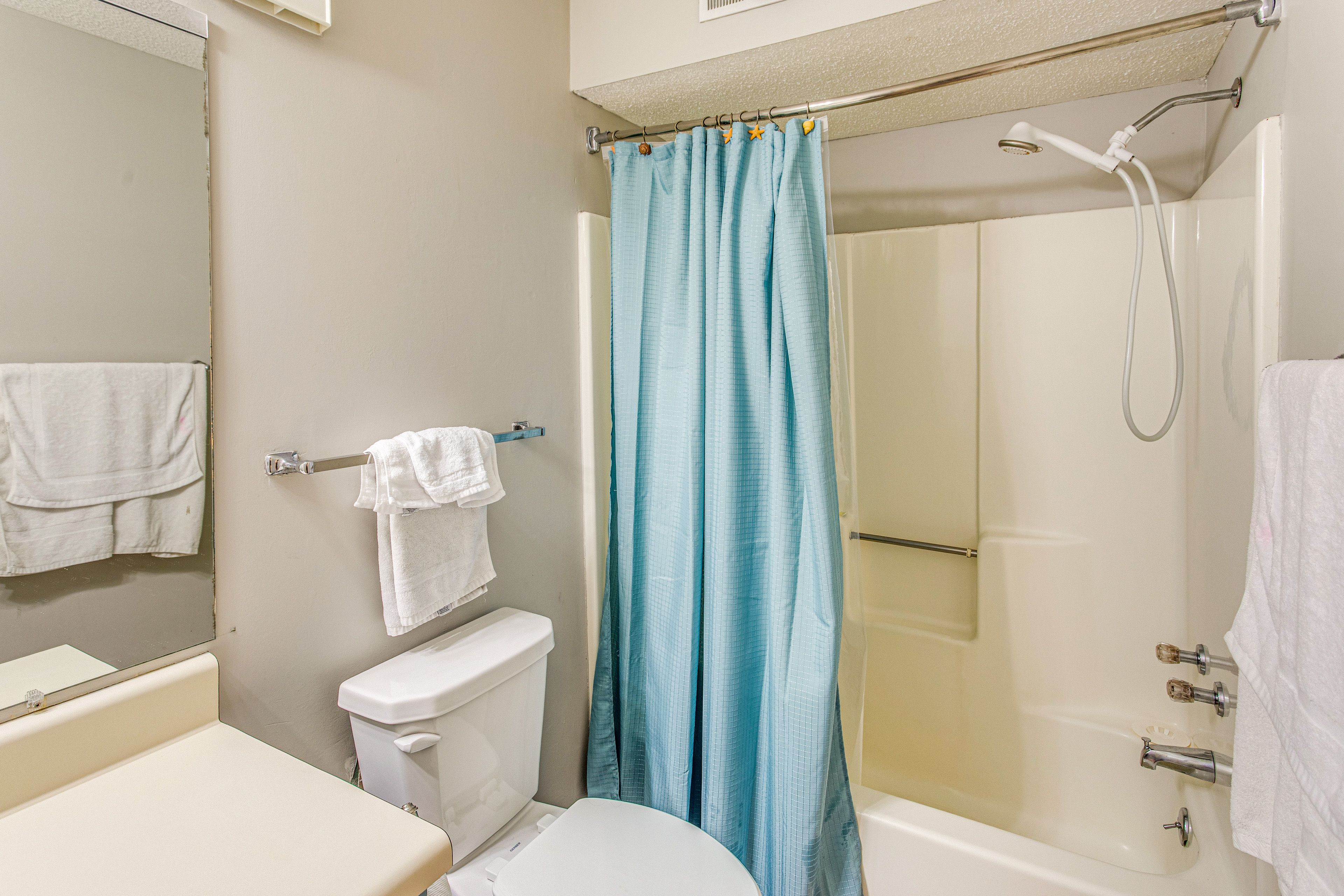 En-Suite Bathroom | Towels Provided