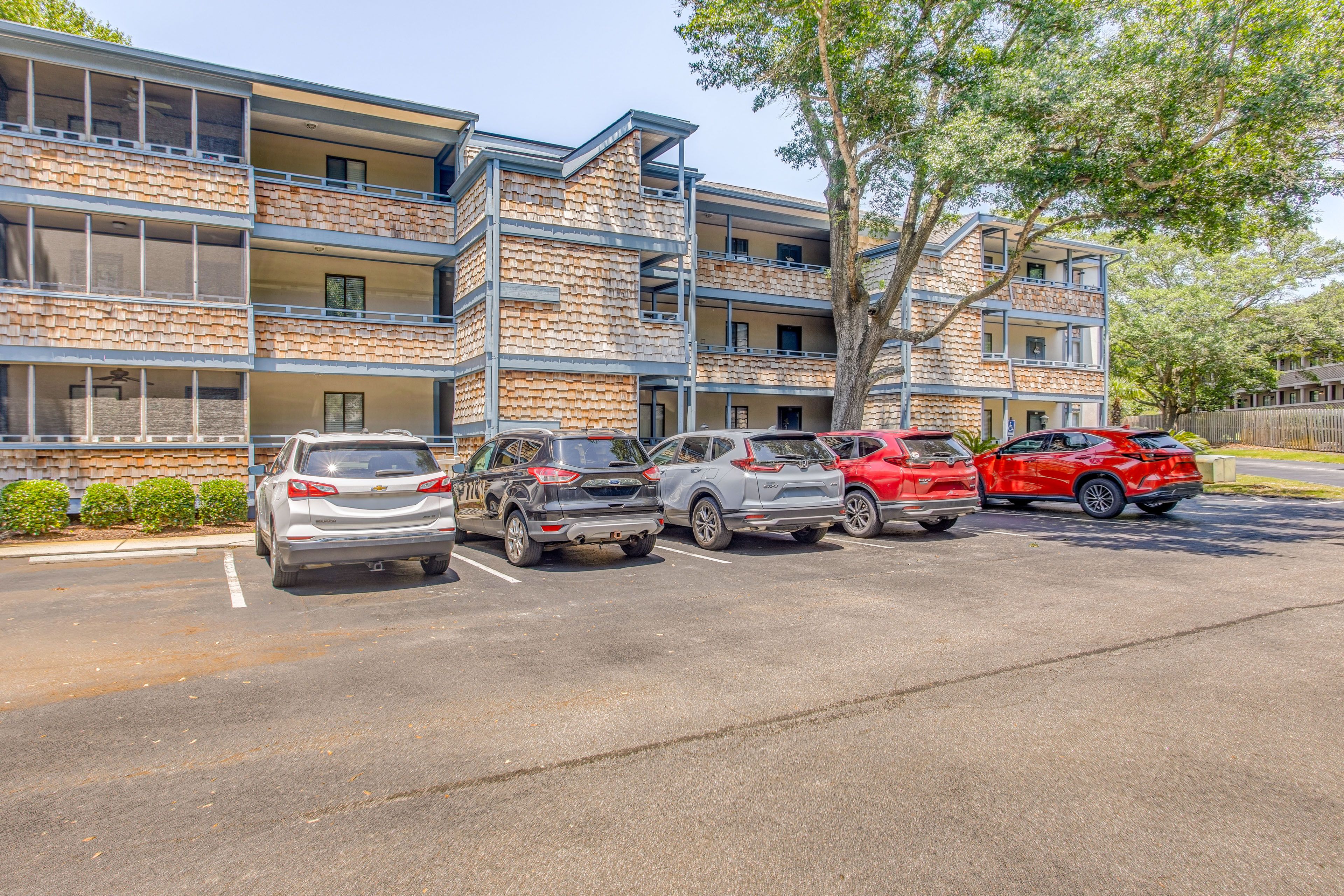 Exterior | Parking | Community Parking Lot (2 Vehicles)