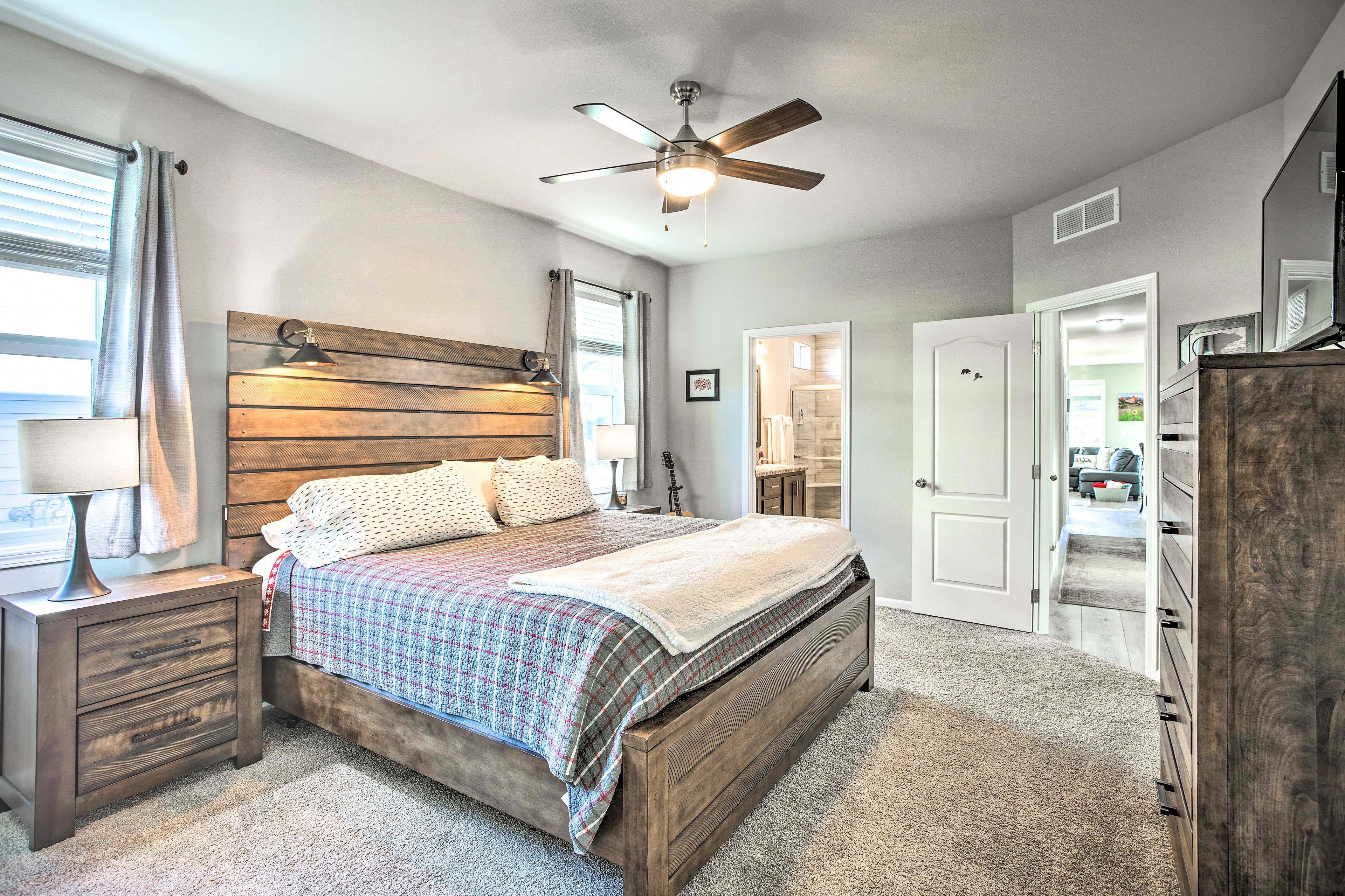 Bedroom 1 | King Bed