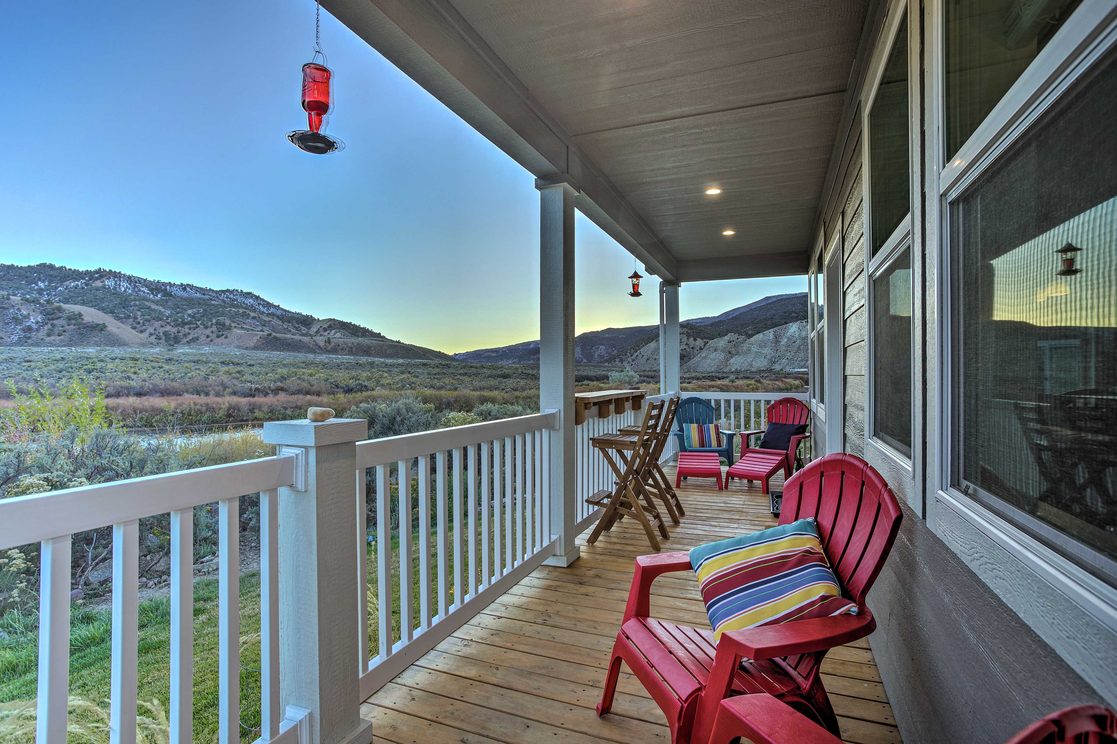 Property Exterior | Furnished Porch