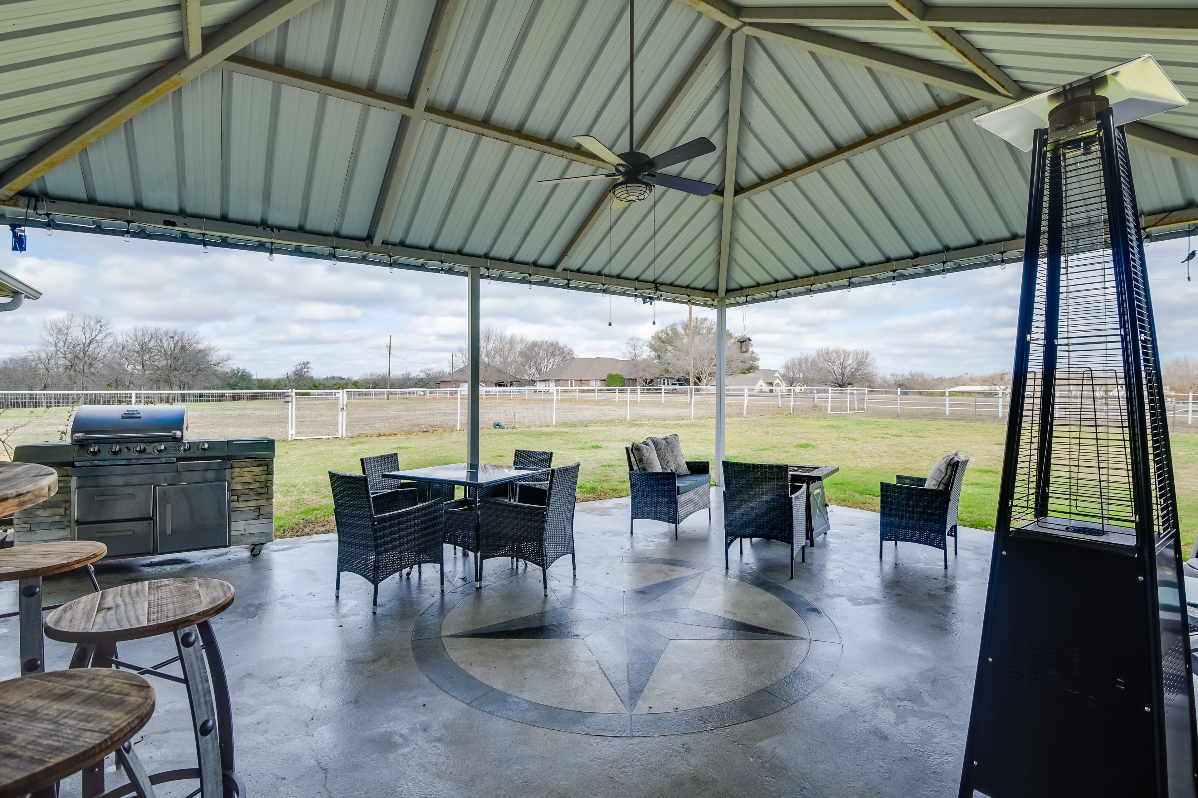 Covered Patio | Outdoor Dining | Gas Grill