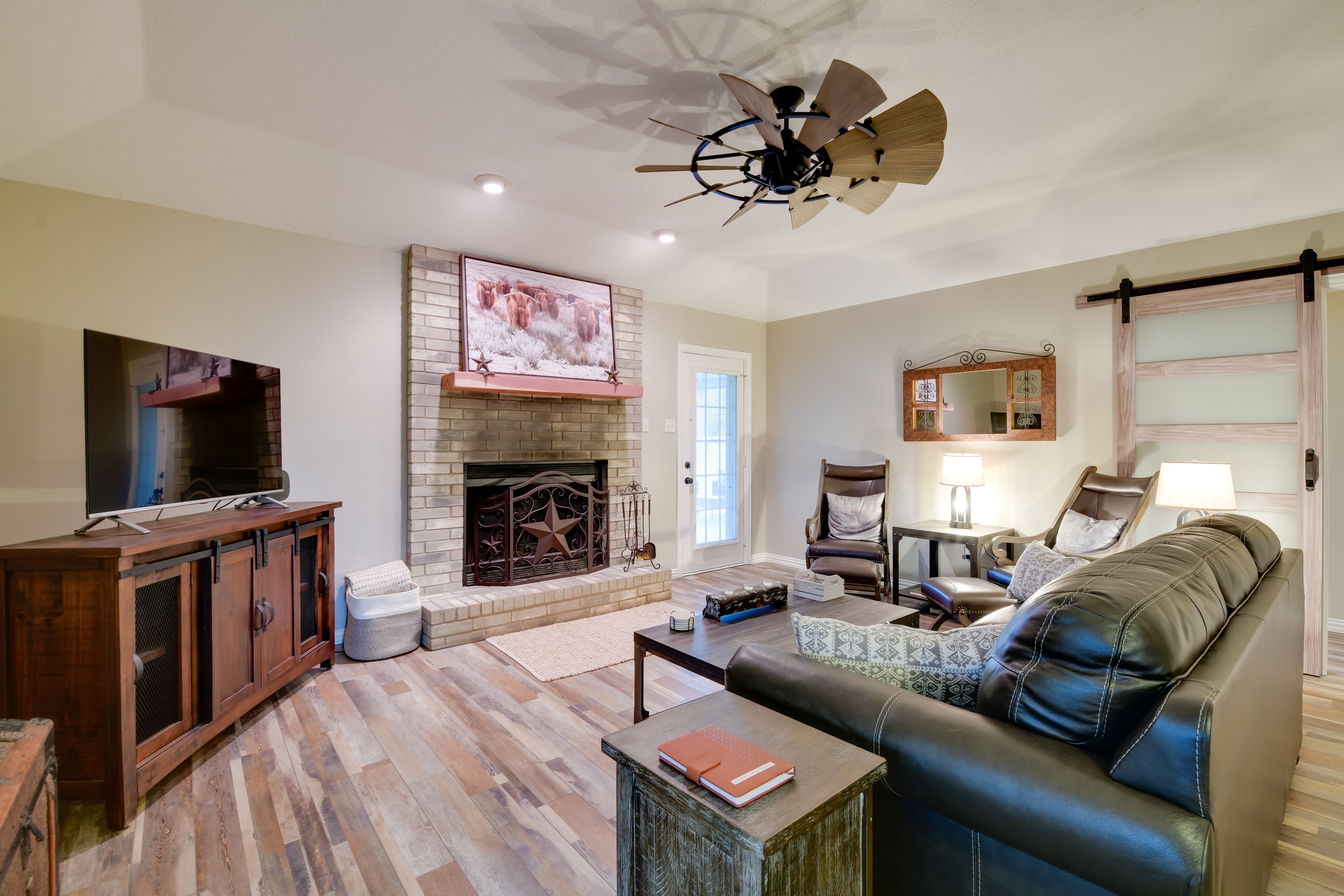 Granbury Vacation Rental | 3BR | 2BA | 1,998 Sq Ft | 3 Steps to Access