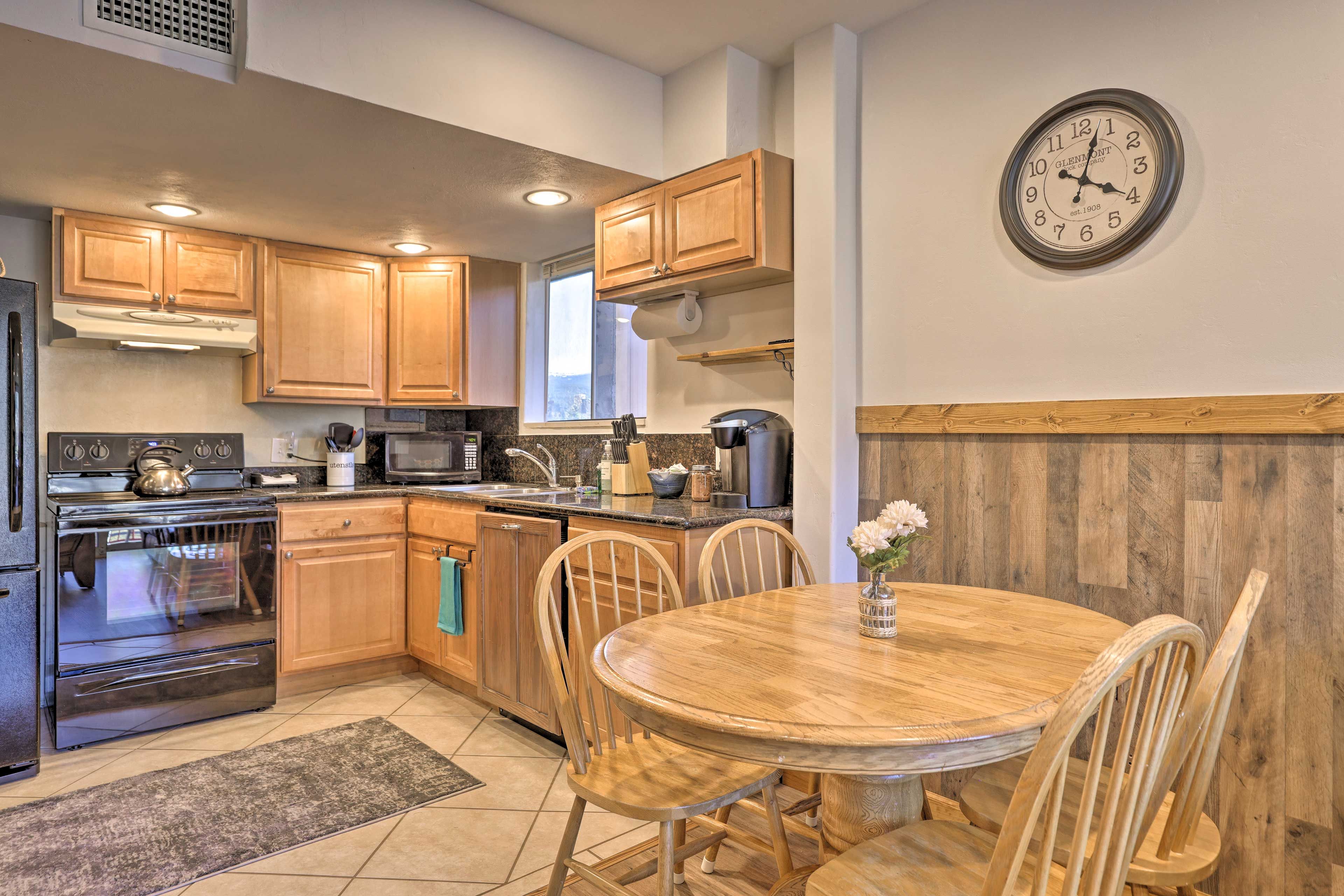 Dining Area | Dishware & Flatware Provided