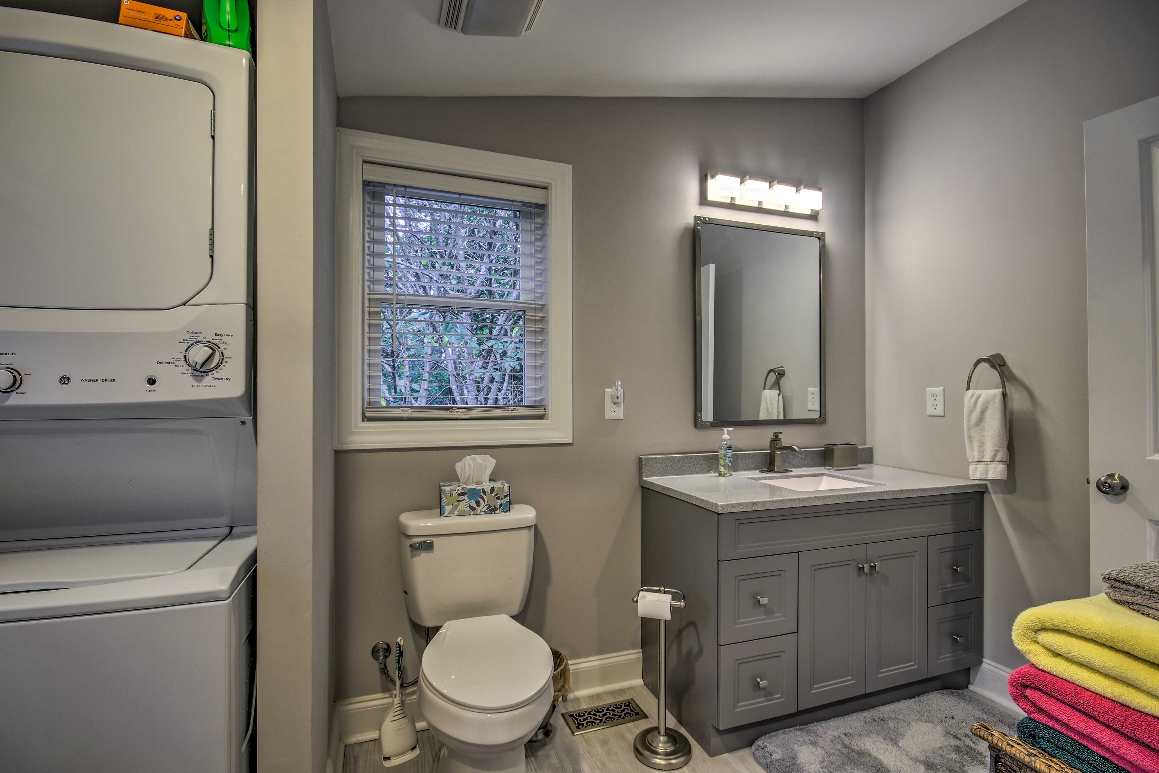 Full Bathroom | Washer & Dryer | Laundry Detergent