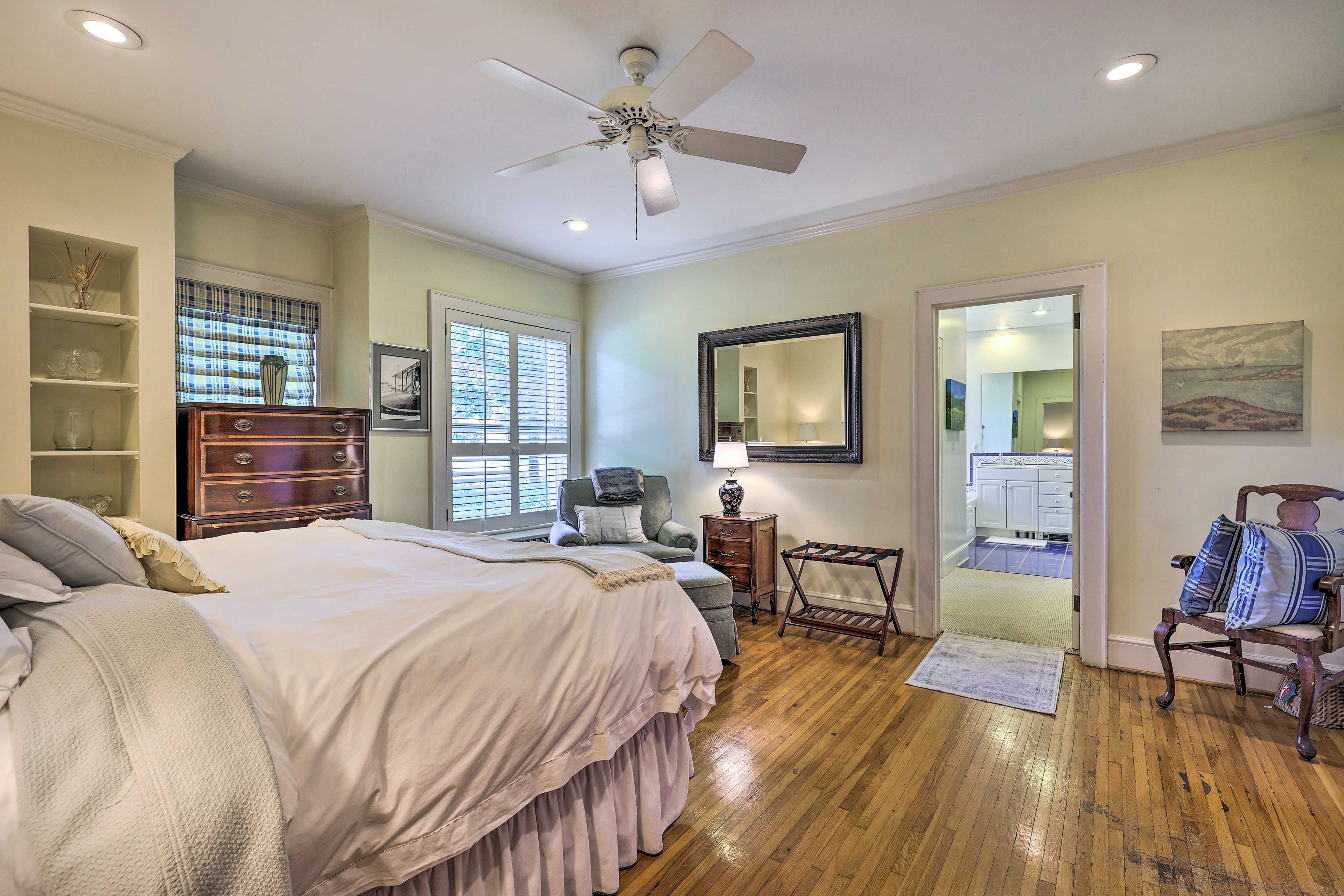Bedroom 1 | Linens & Towels