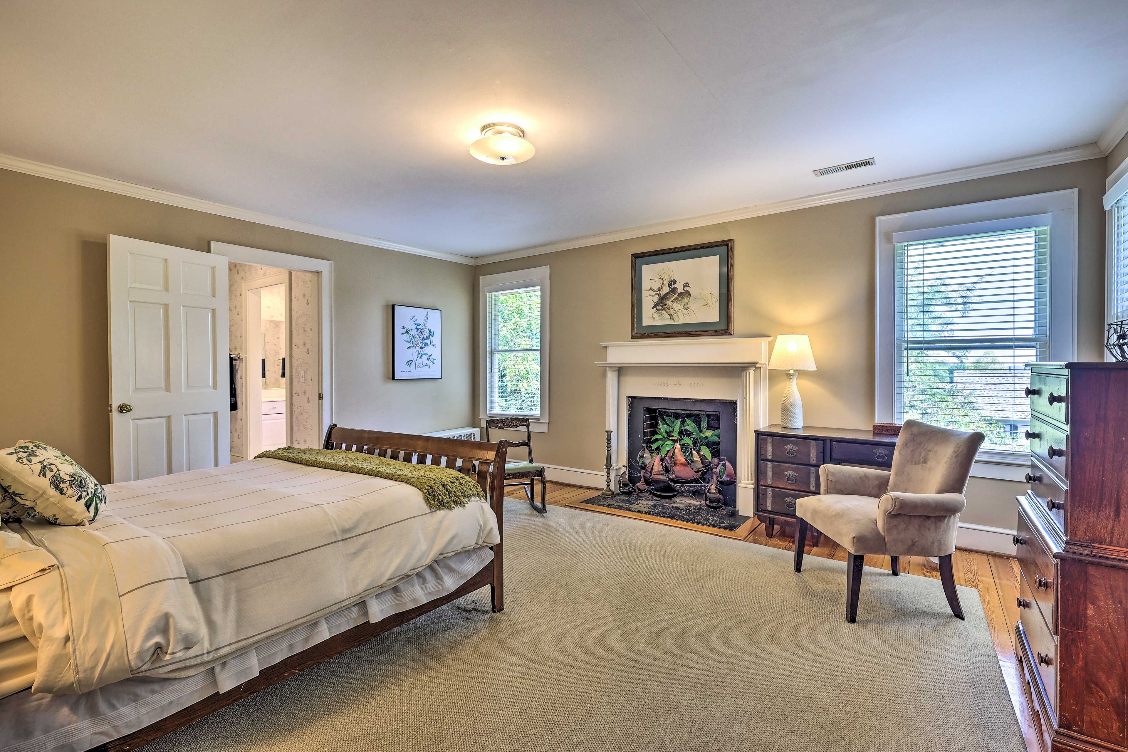Bedroom 4 | Decorative Fireplace