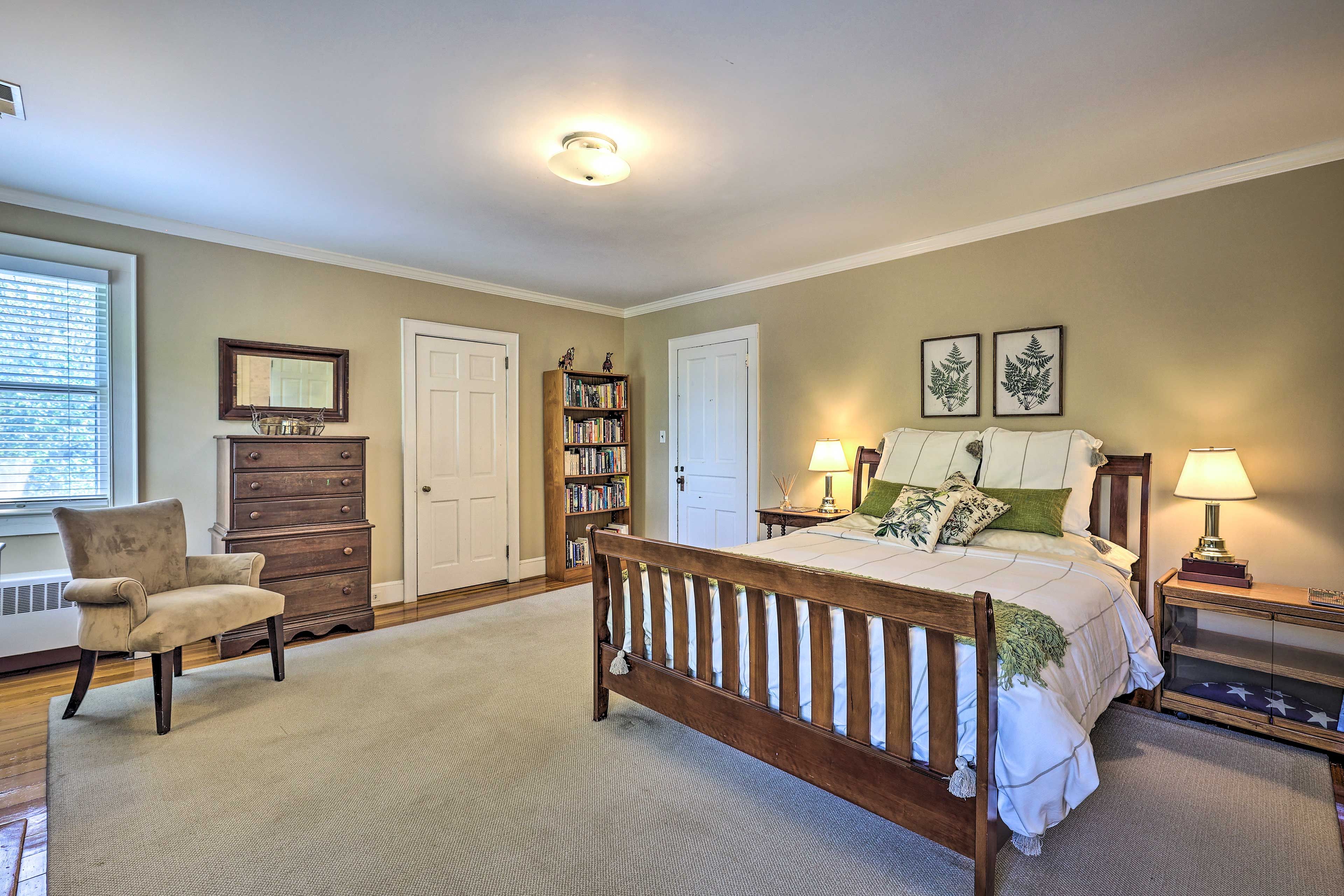 Bedroom 4 | Queen Bed | 2nd Floor | Stairs Required