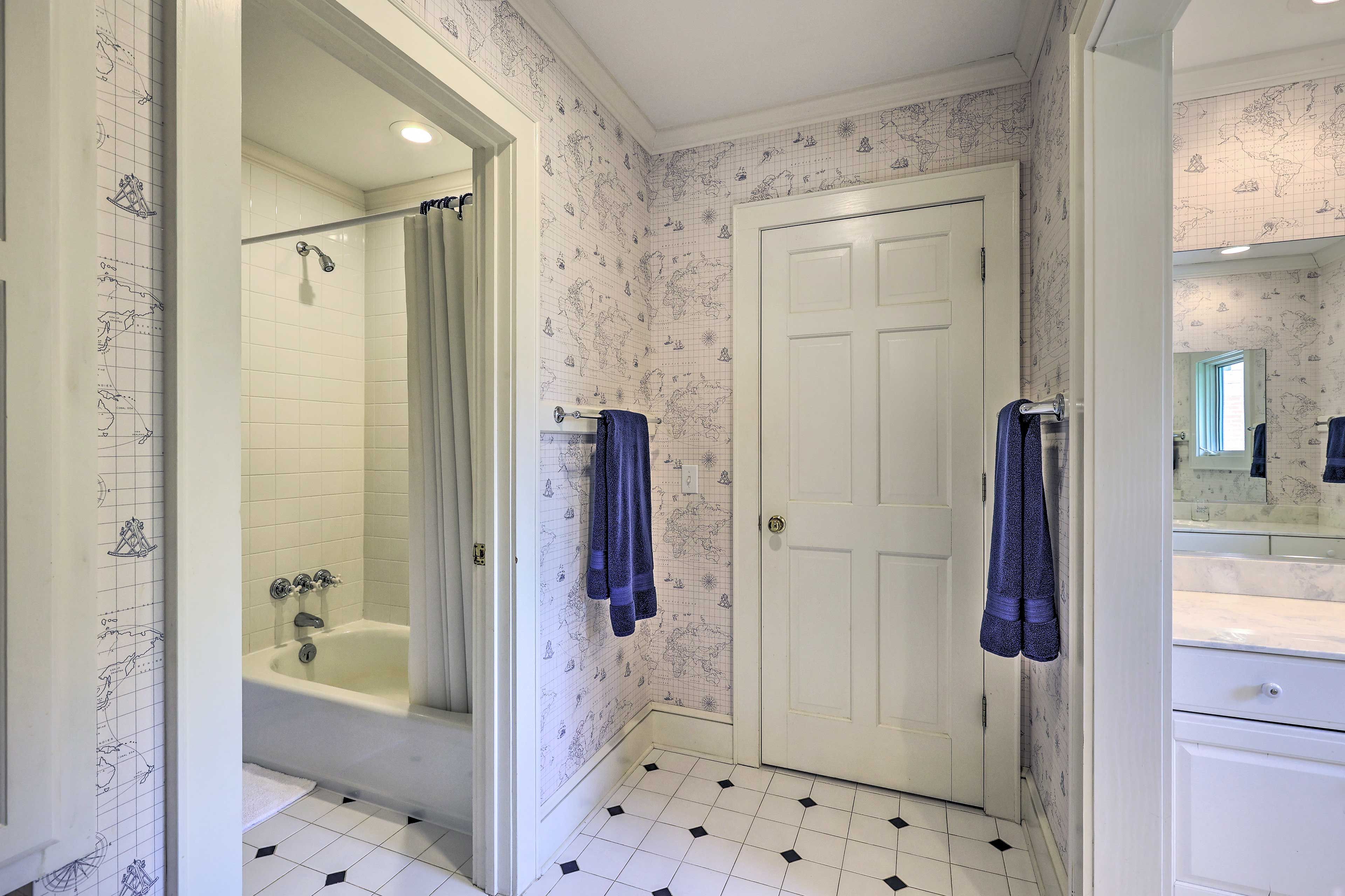 En-Suite Full Bathroom