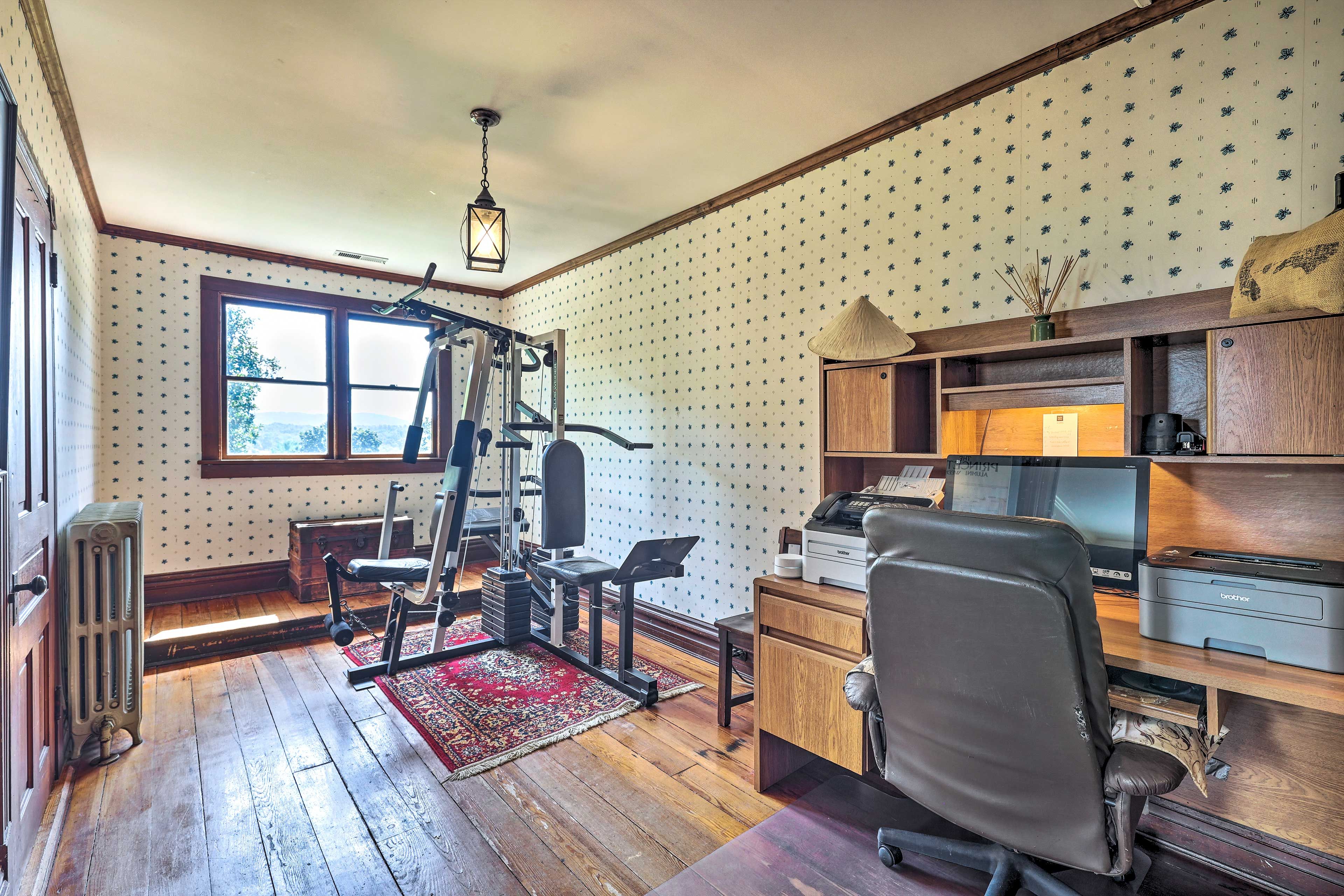 Upstairs Landing | Home Gym | iPod / MP3 Dock