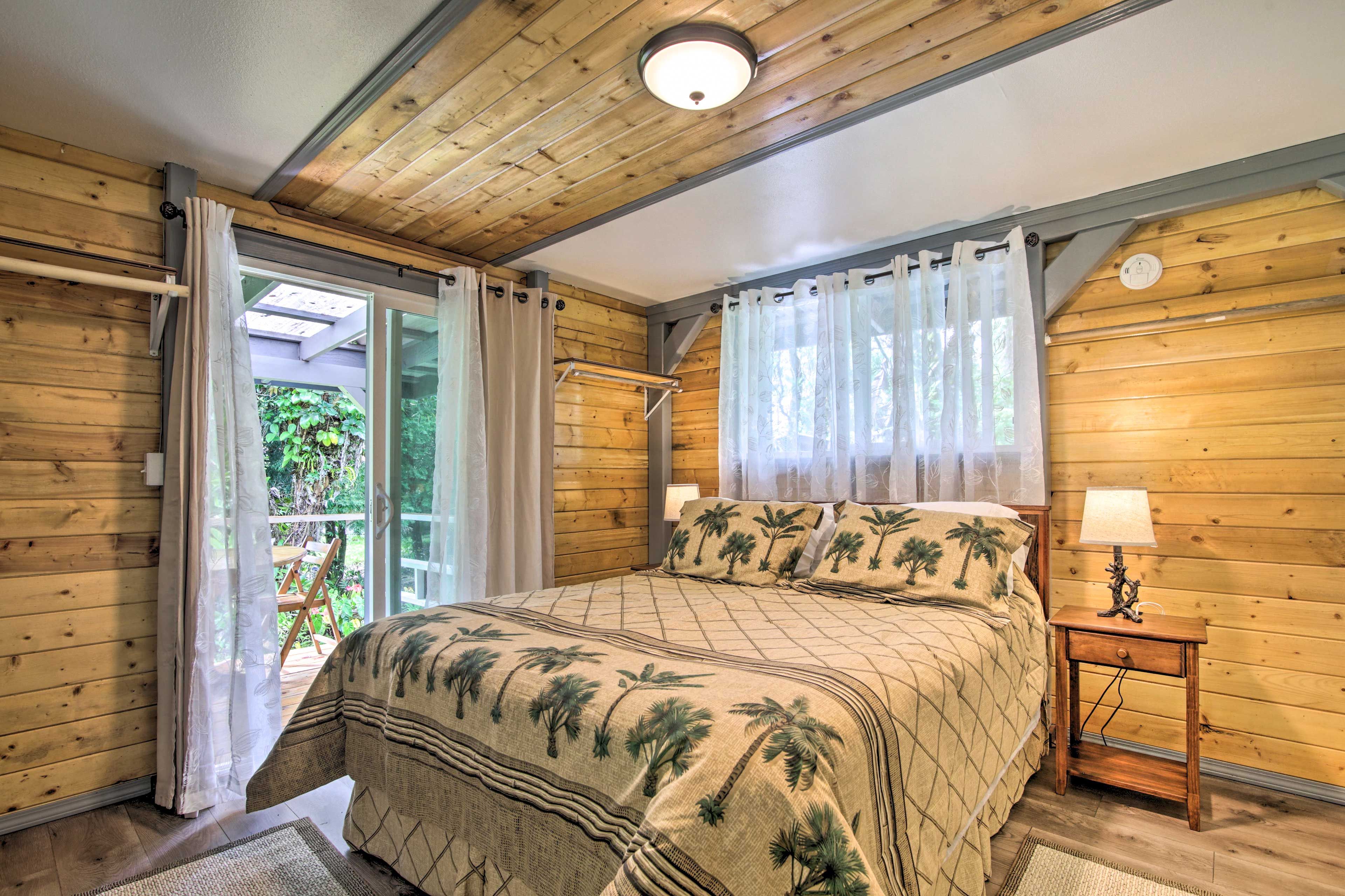 Bedroom | Queen Bed
