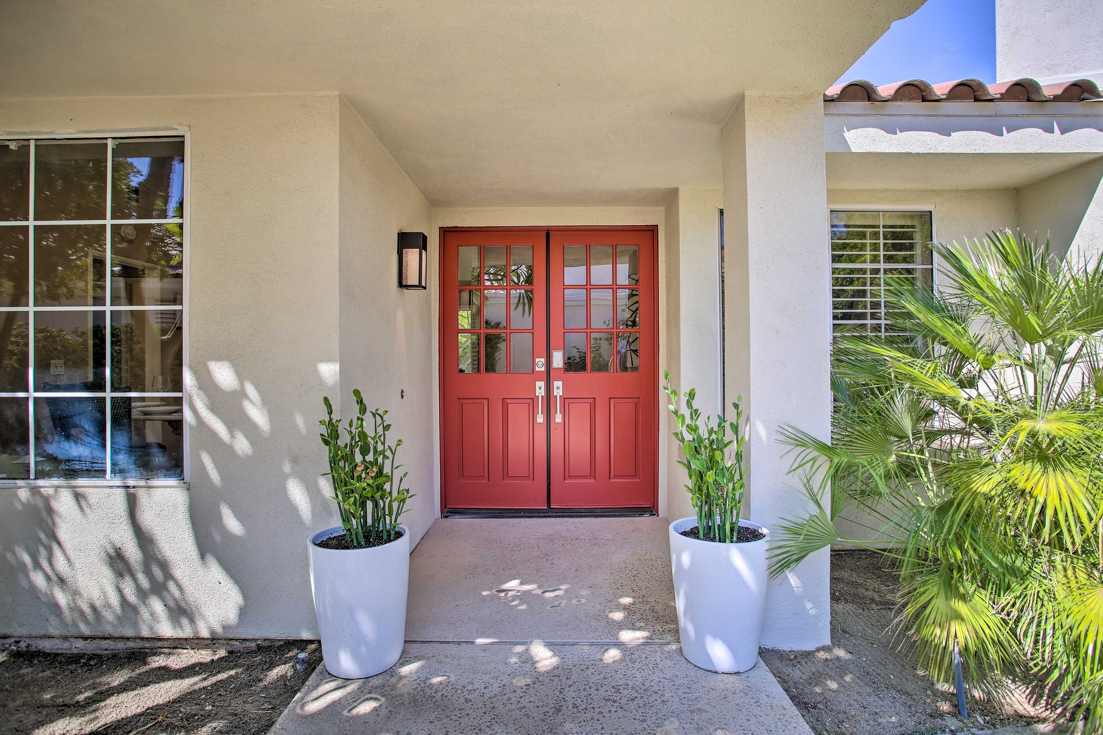 Entrance | Access via Front Gate/Walkway| Keyless Entry