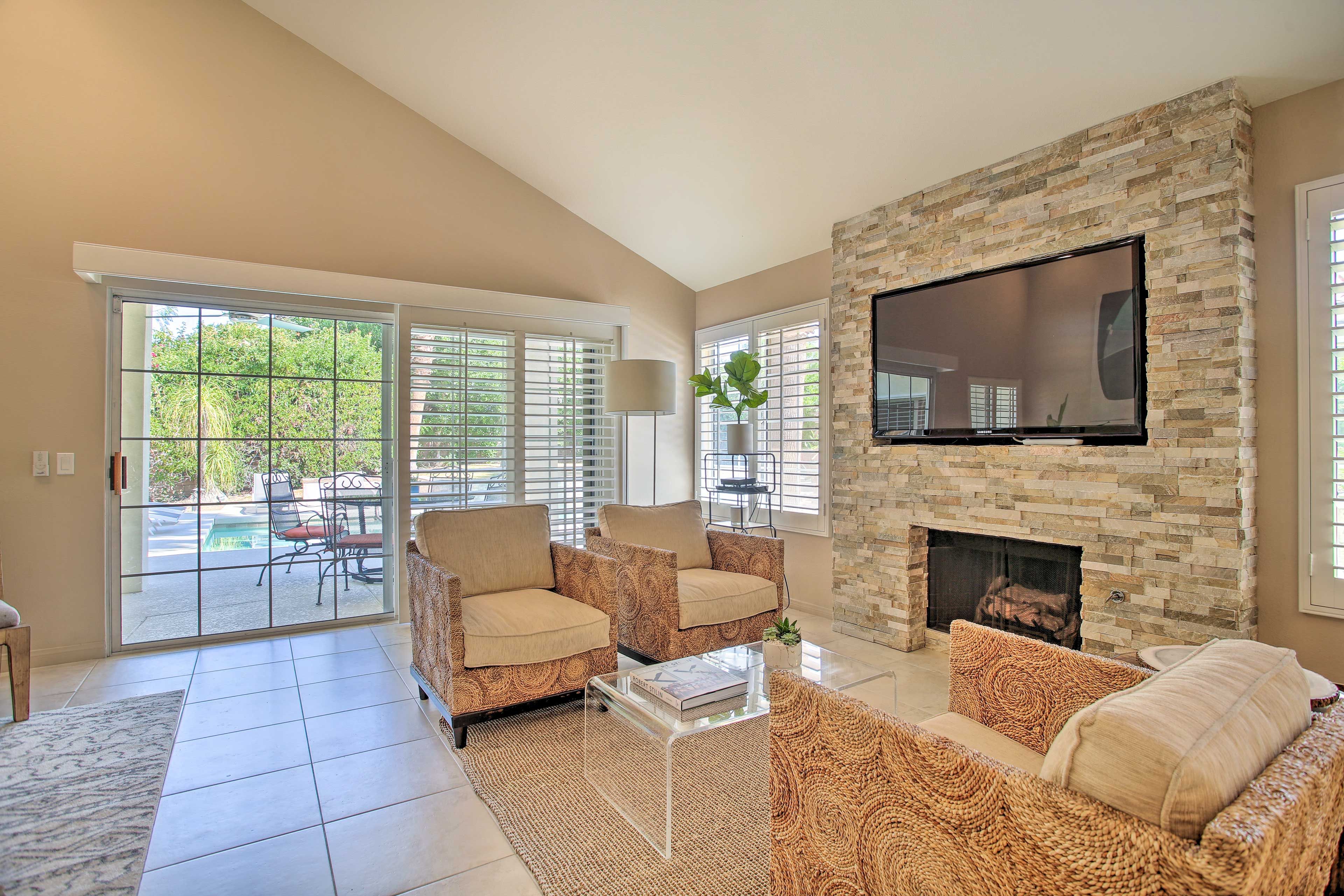 Living Room | Patio Access | Smart TV | Electric Fireplace