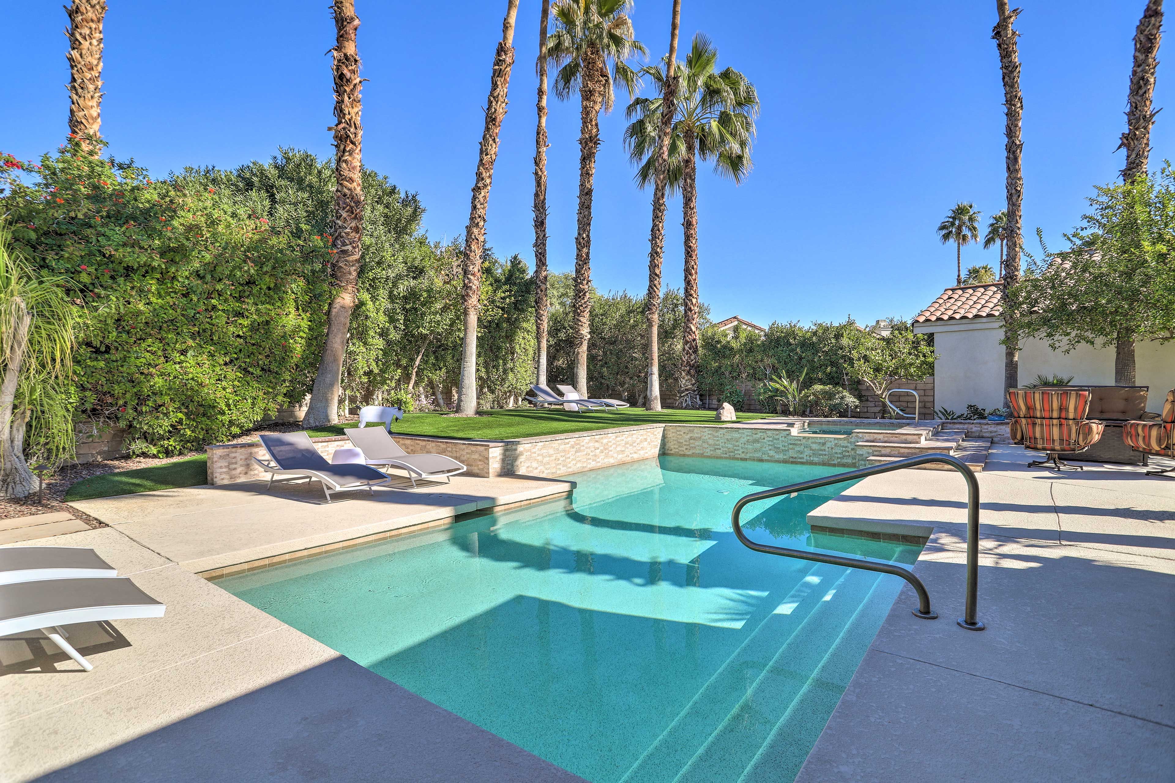 Private Backyard | Patio w/ Dining Table | Landscape Lighting